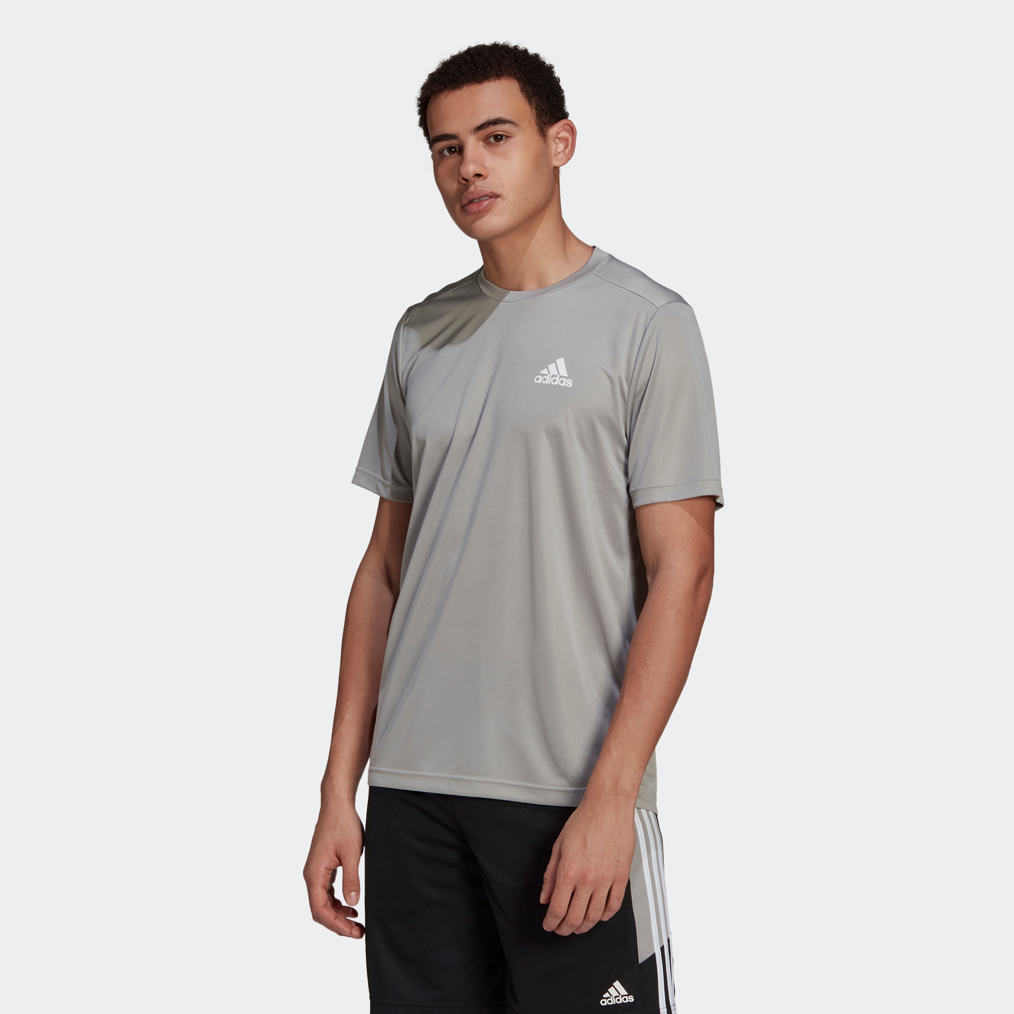 Мужская футболка adidas AEROREADY DESIGNED TO MOVE TEE GM2121