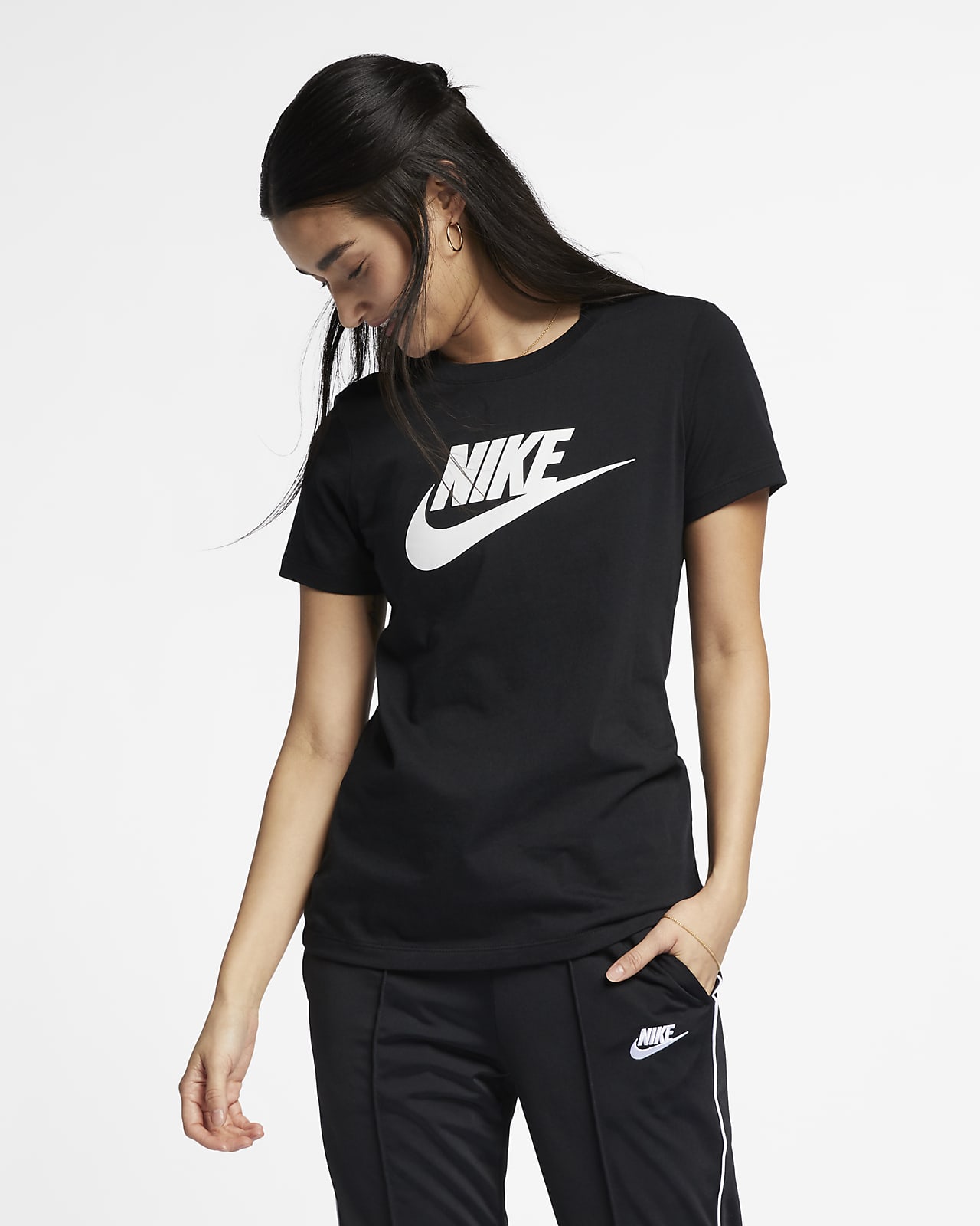 Женская футболка Nike Sportswear Essential черная