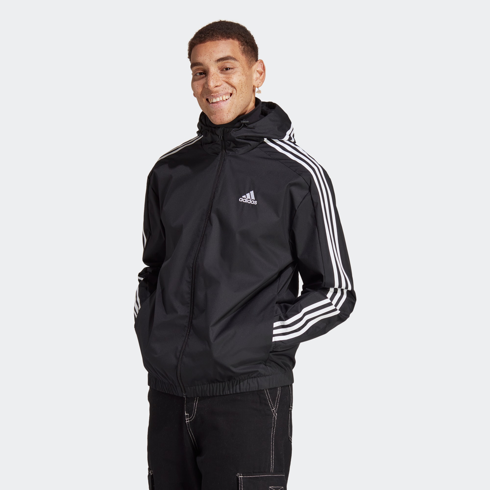 Мужская куртка adidas ESSENTIALS WOVEN WINDBREAKER черная