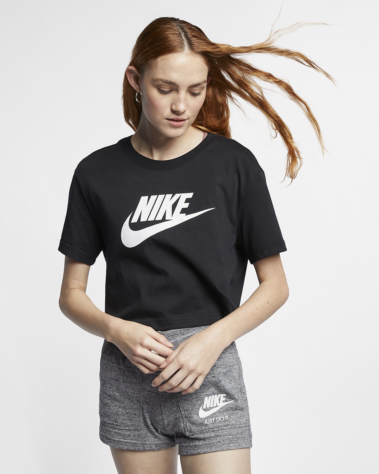 Женская футболка Nike Sportswear Essential черная