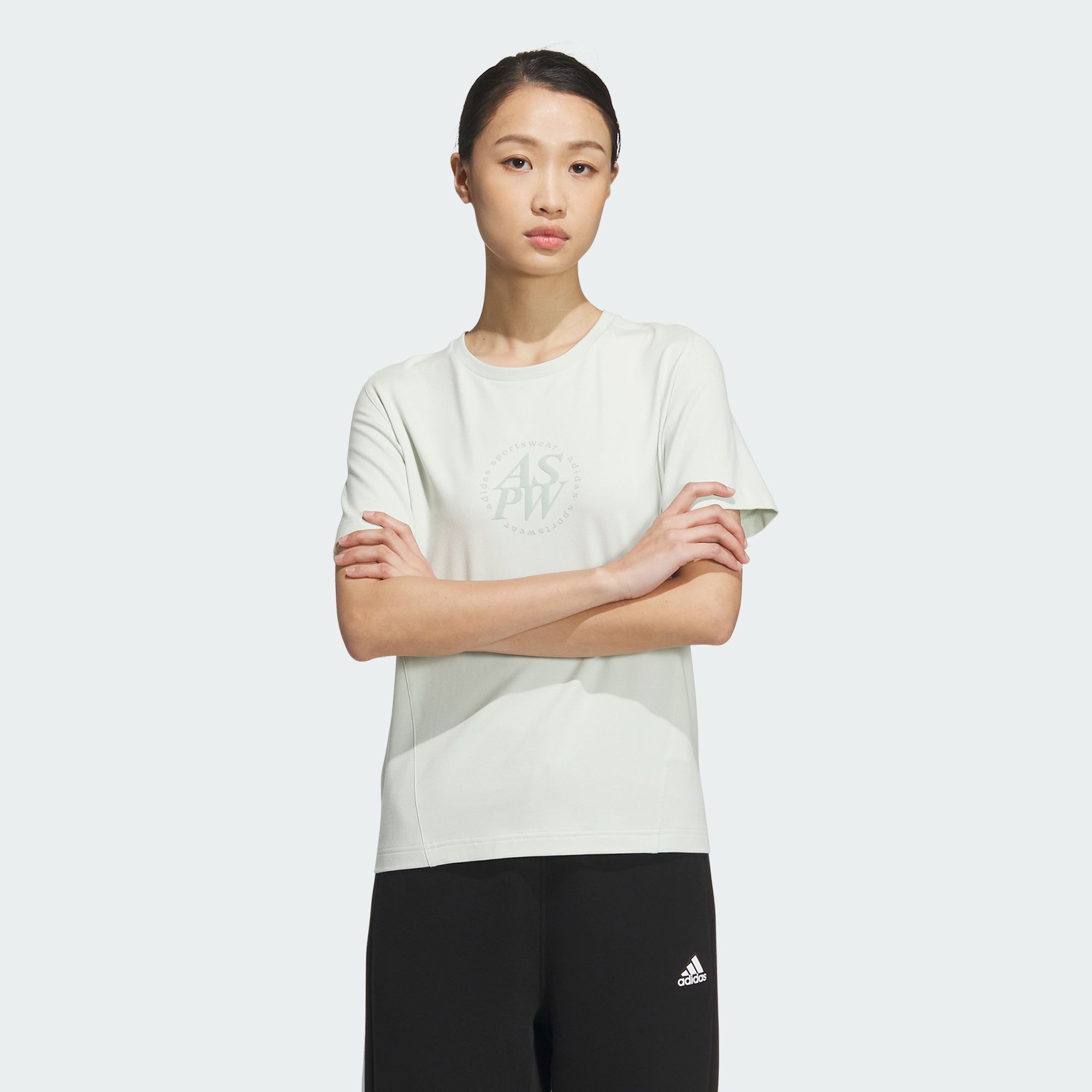 Женская футболка adidas LOUNGE SHORT SLEEVE T-SHIRT JJ1570