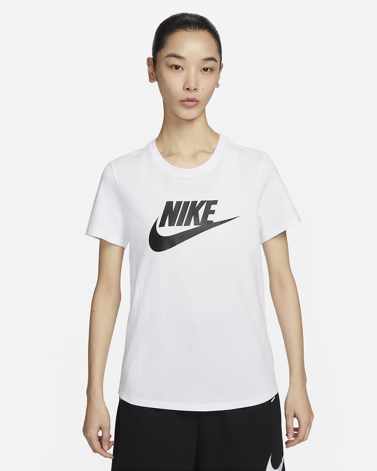 Женская футболка Nike Sportswear Essentials черная