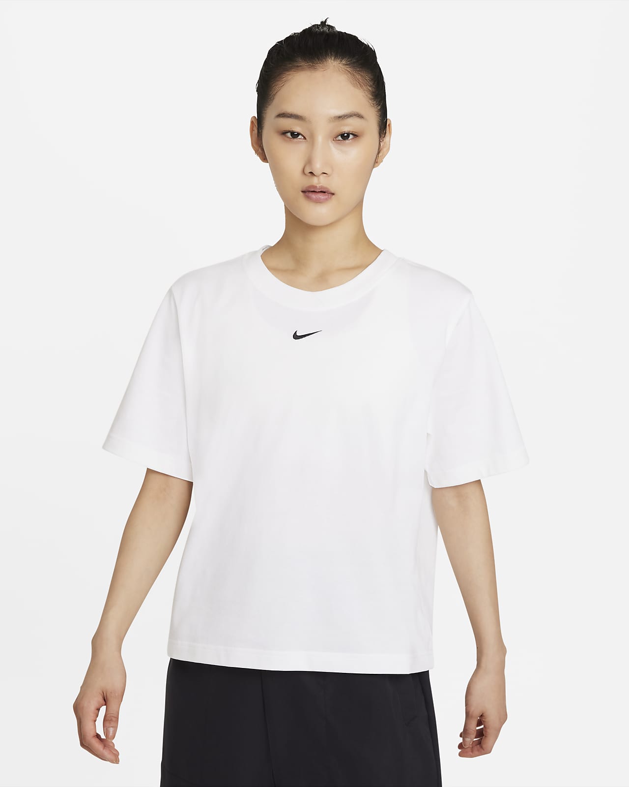 Женская футболка Nike Sportswear Essential черная