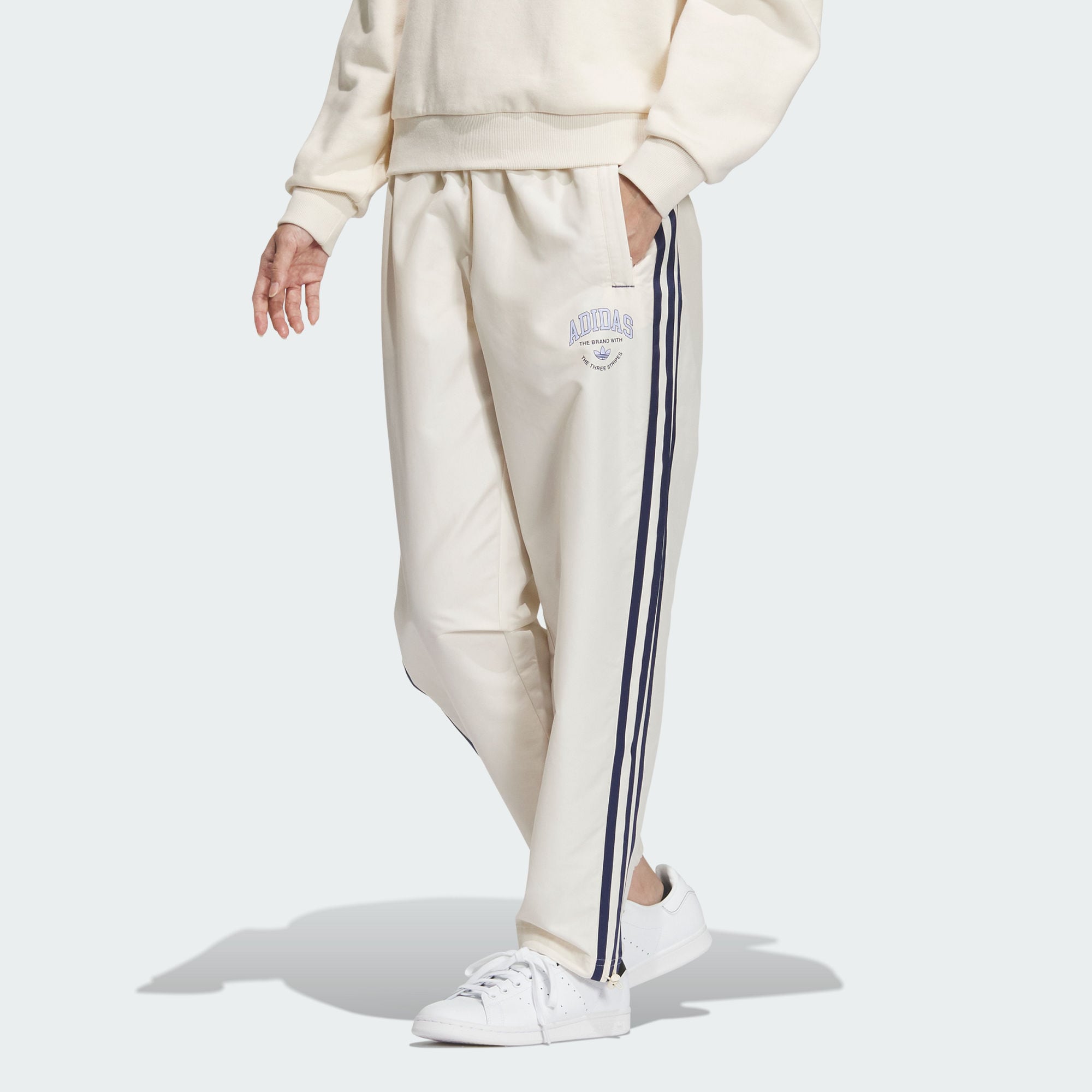 Женский костюм adidas LOGO TWIST TRACK TRACKSUIT BOTTOMS IW6290