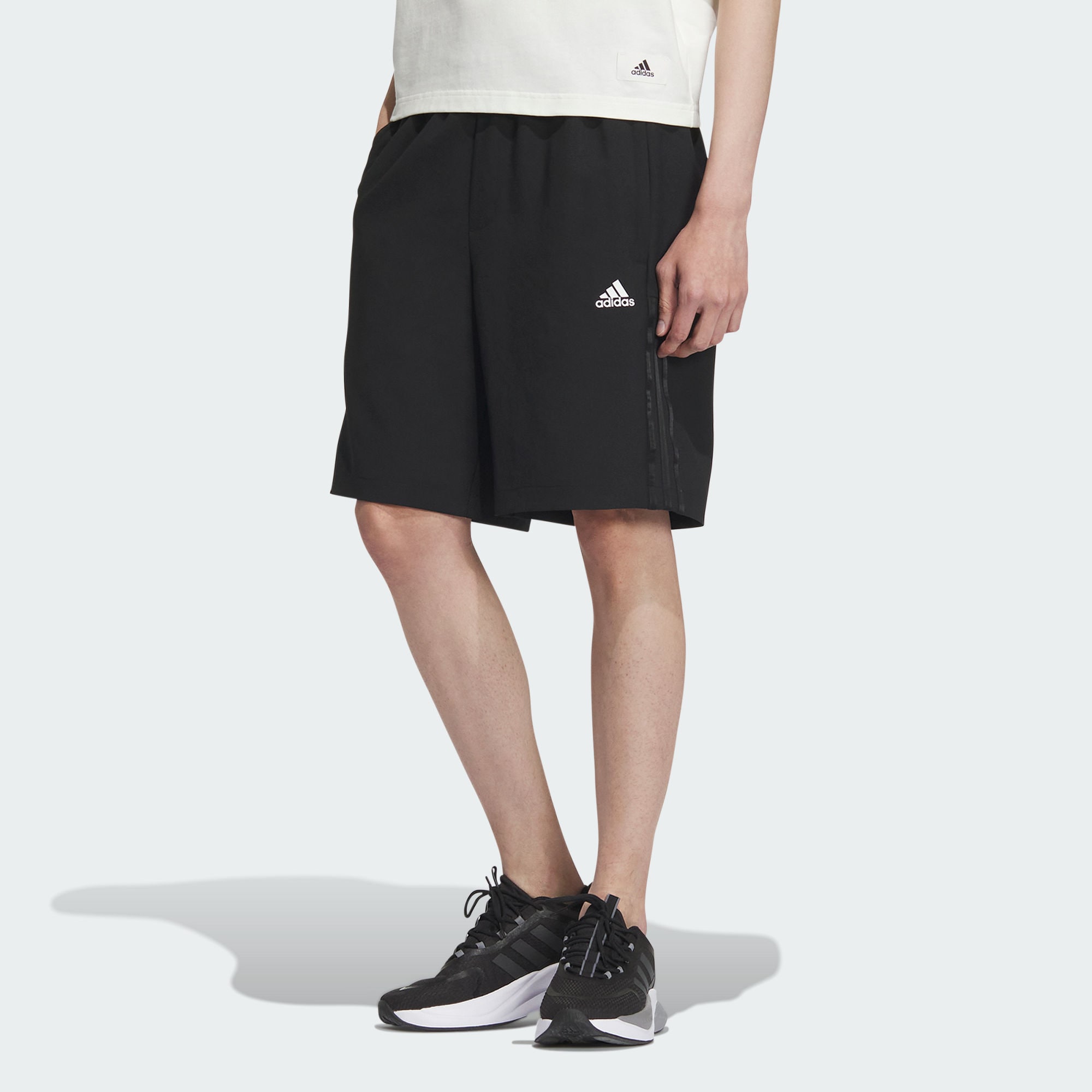 Мужские шорты adidas FUTURE ICONS WOVEN SHORTS черные