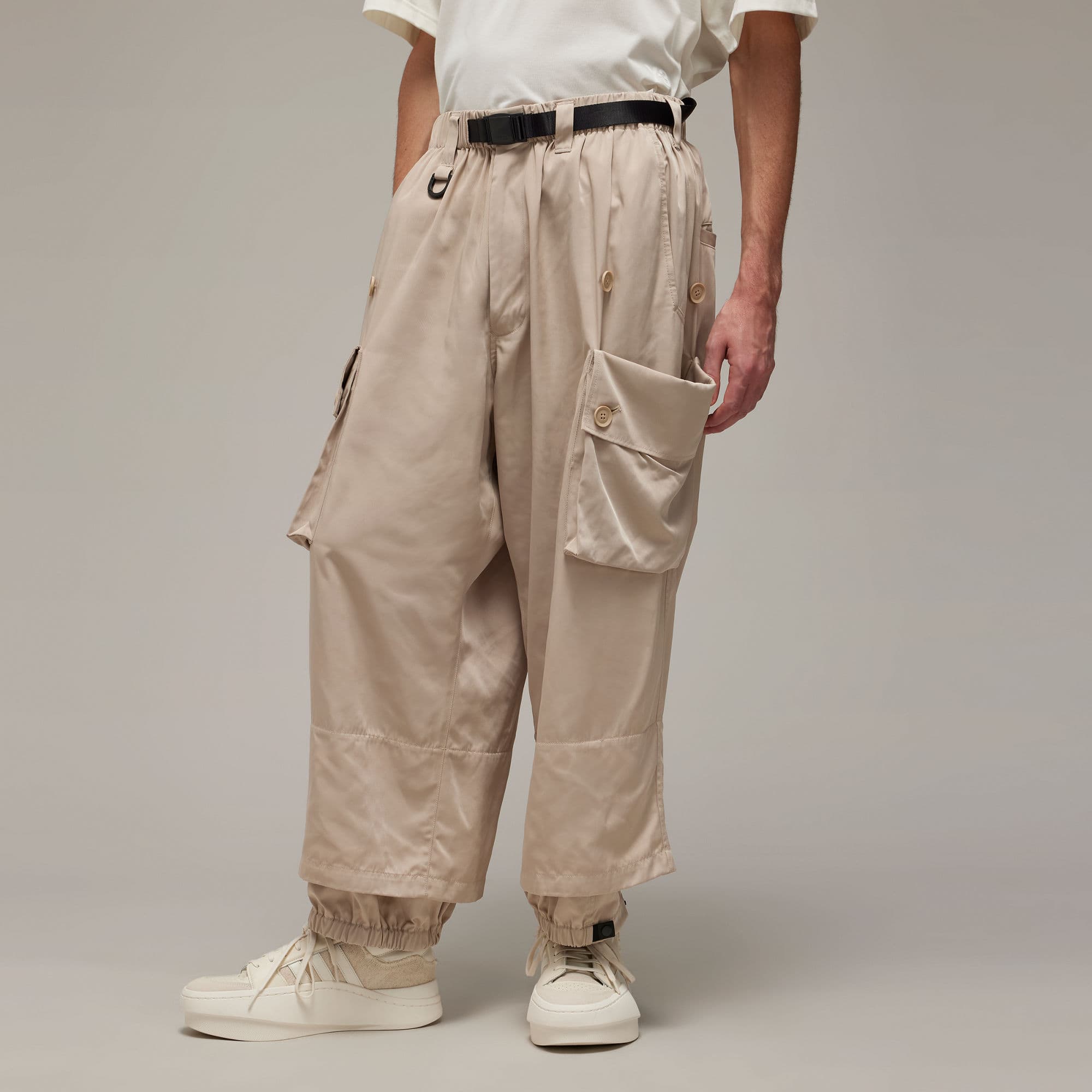 Мужские брюки adidas NYLON TWILL CUFFED PANTS IV7762