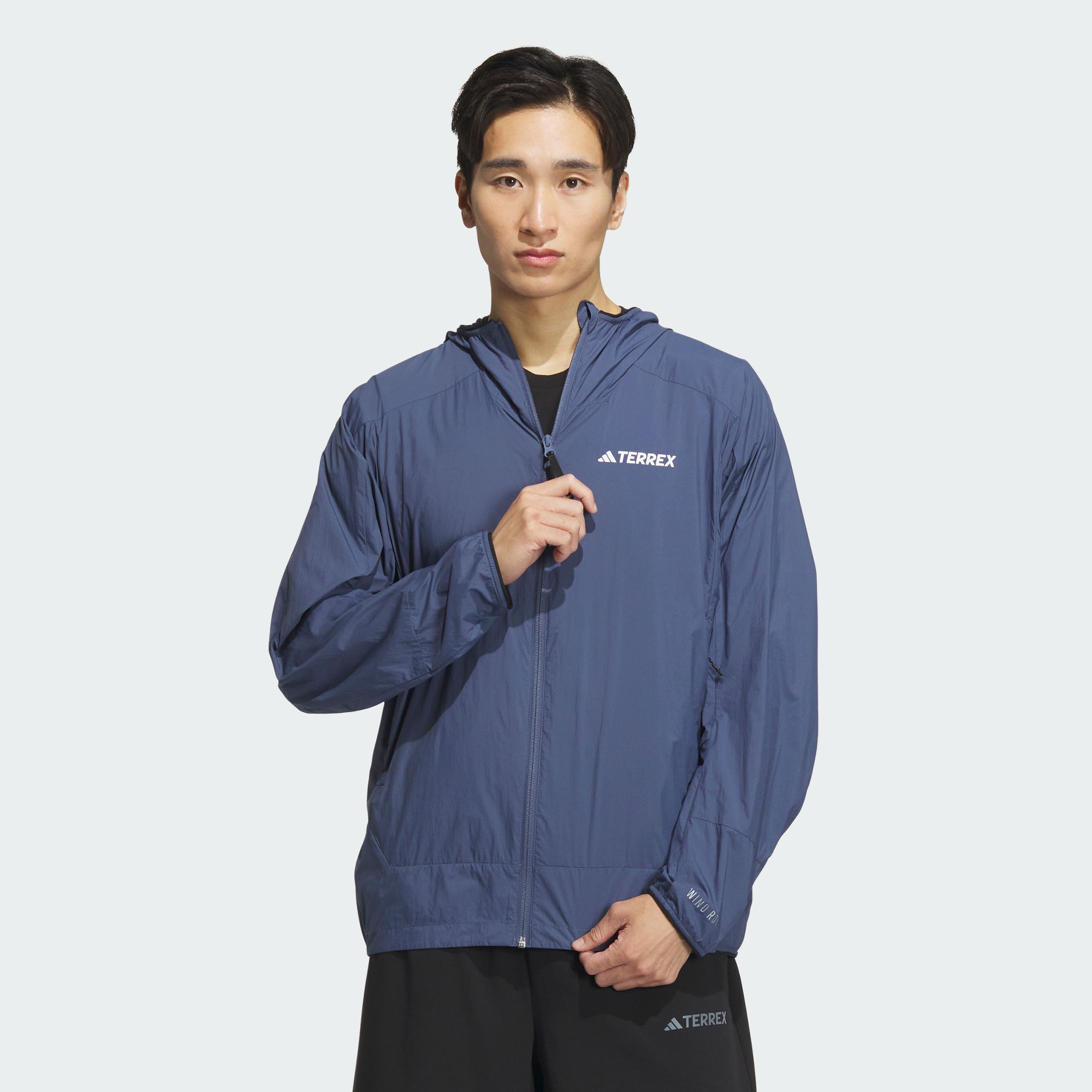 Мужской свитшот adidas LIGHTWEIGHT WIND.RDY WINDBREAKER IS0272