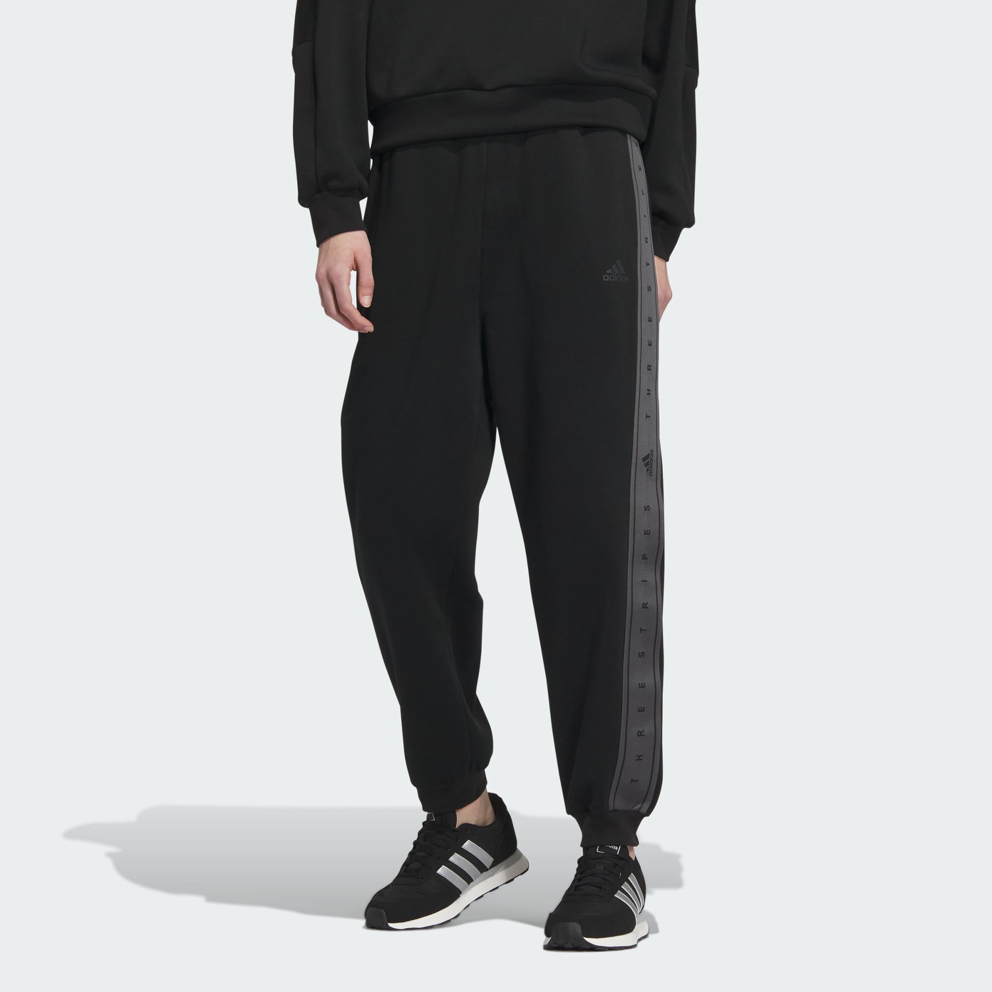 Женские брюки adidas WORDING LOOSE FIT FLEECE PANTS черные