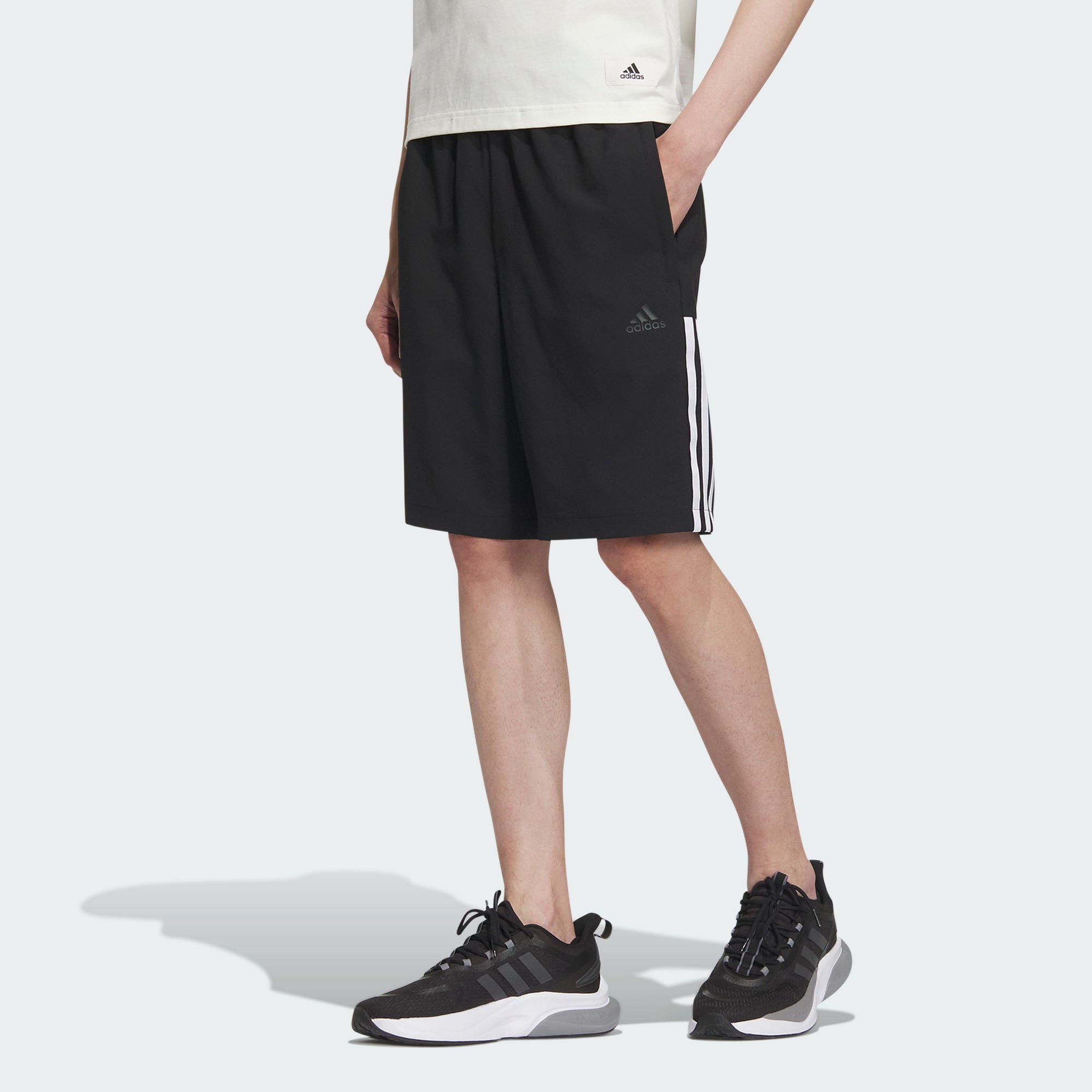 Мужские шорты adidas FUTURE ICONS WOVEN SHORTS черно-белые