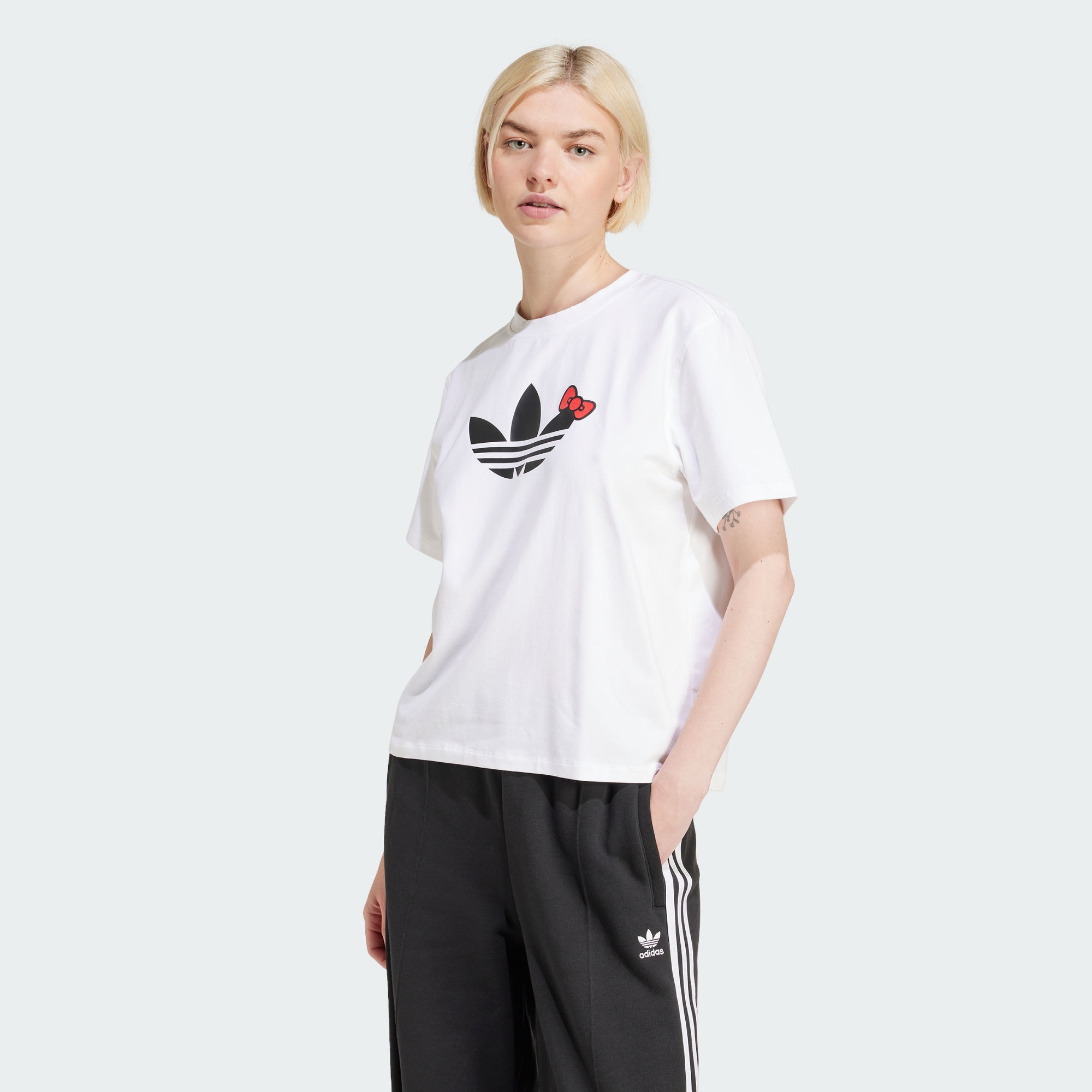 Женская футболка adidas HELLO KITTY TREFOIL BOXY T-SHIRT