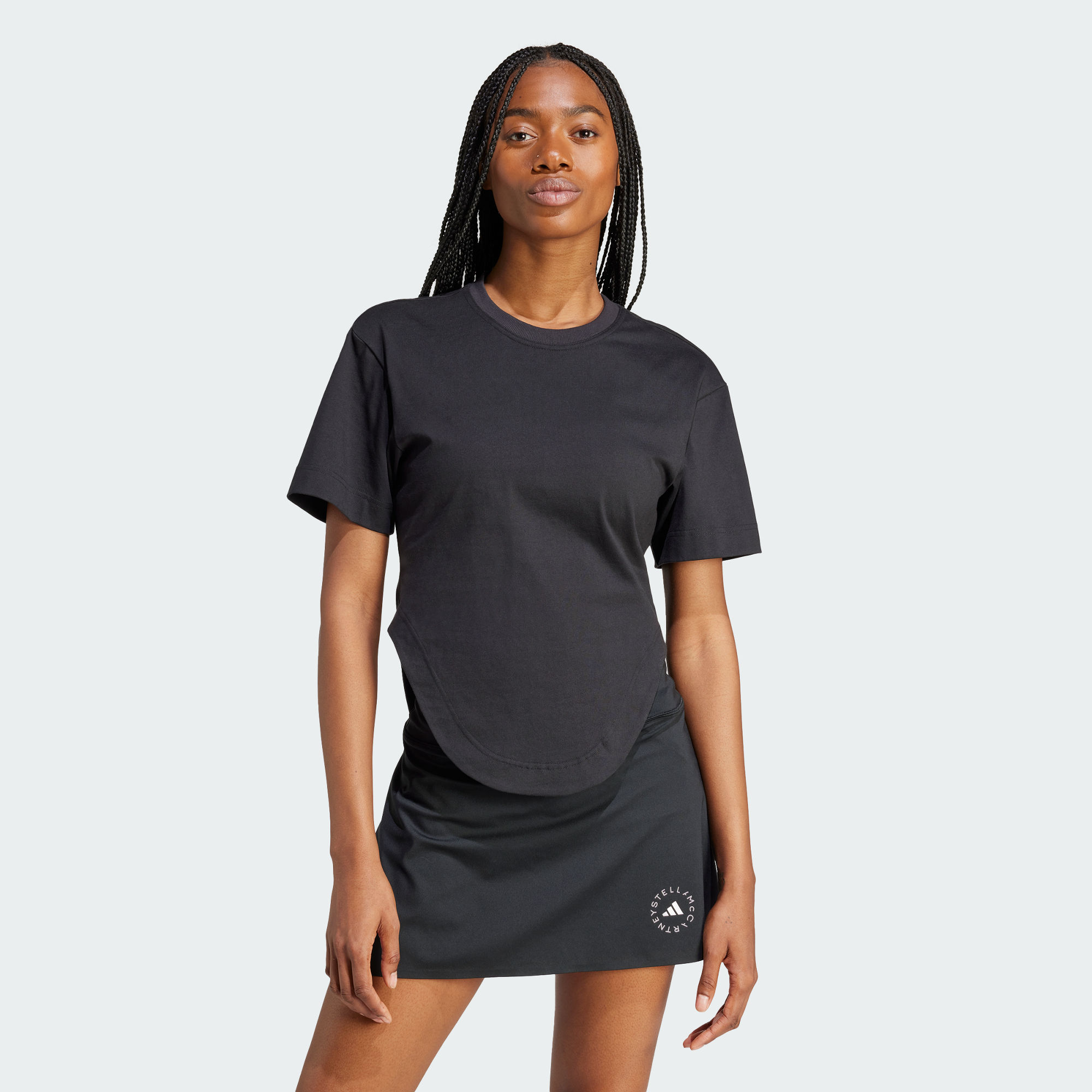 Женская футболка adidas SPORTSWEAR CURVED HEM TEE черная