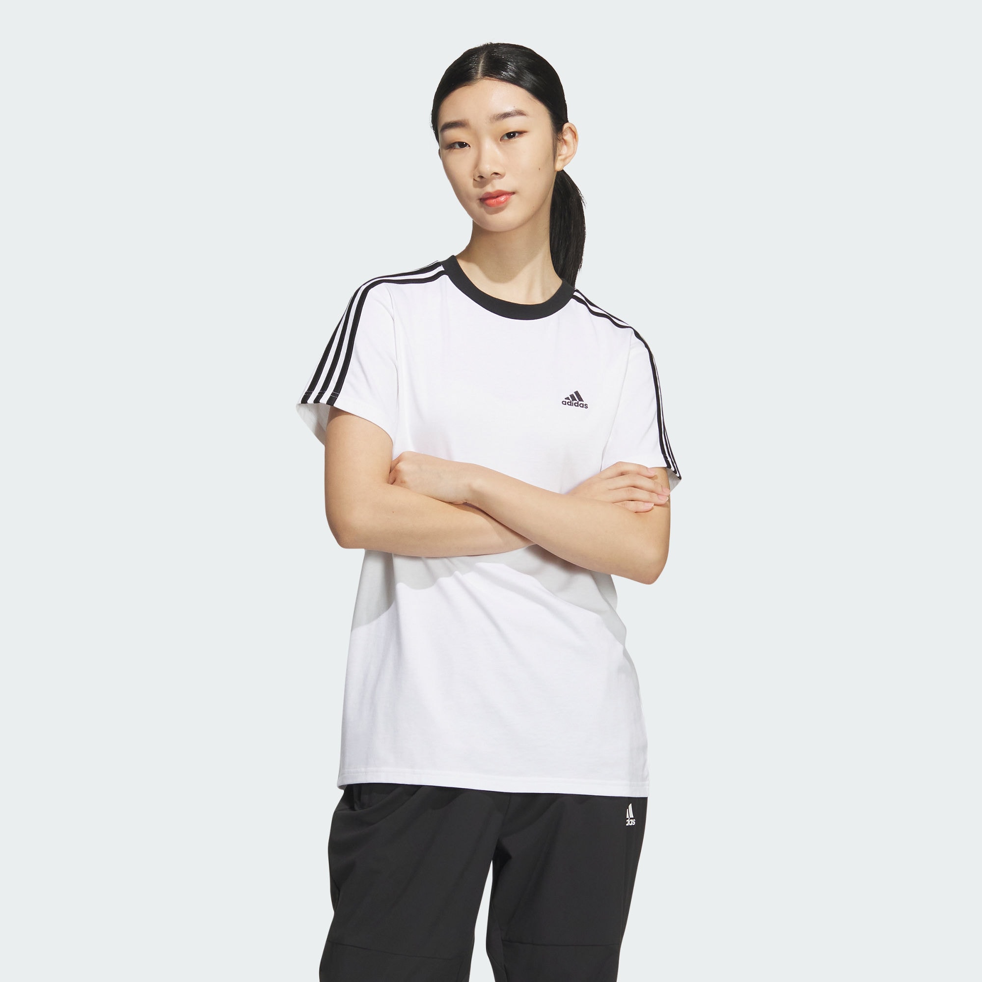 Женская футболка adidas ESSENTIALS 3-STRIPES T-SHIRT черно-белая