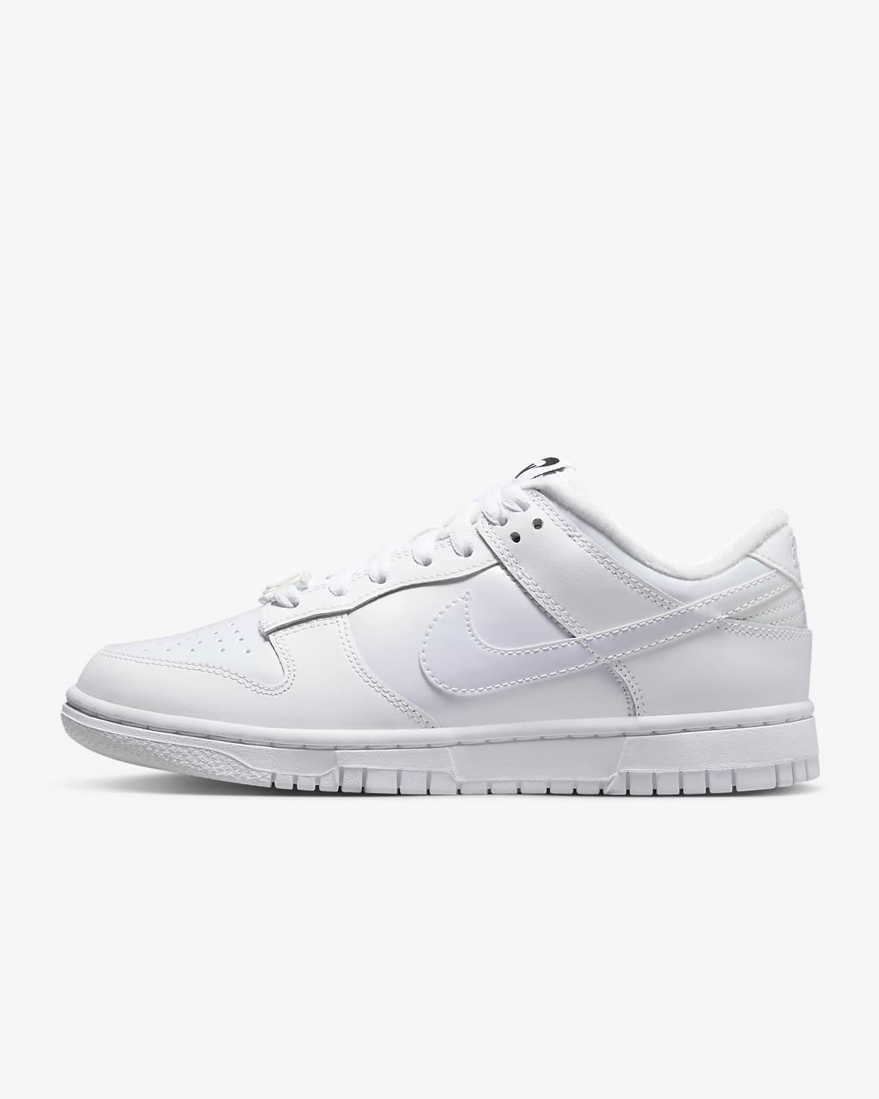 Женские кроссовки Nike Dunk Low SE