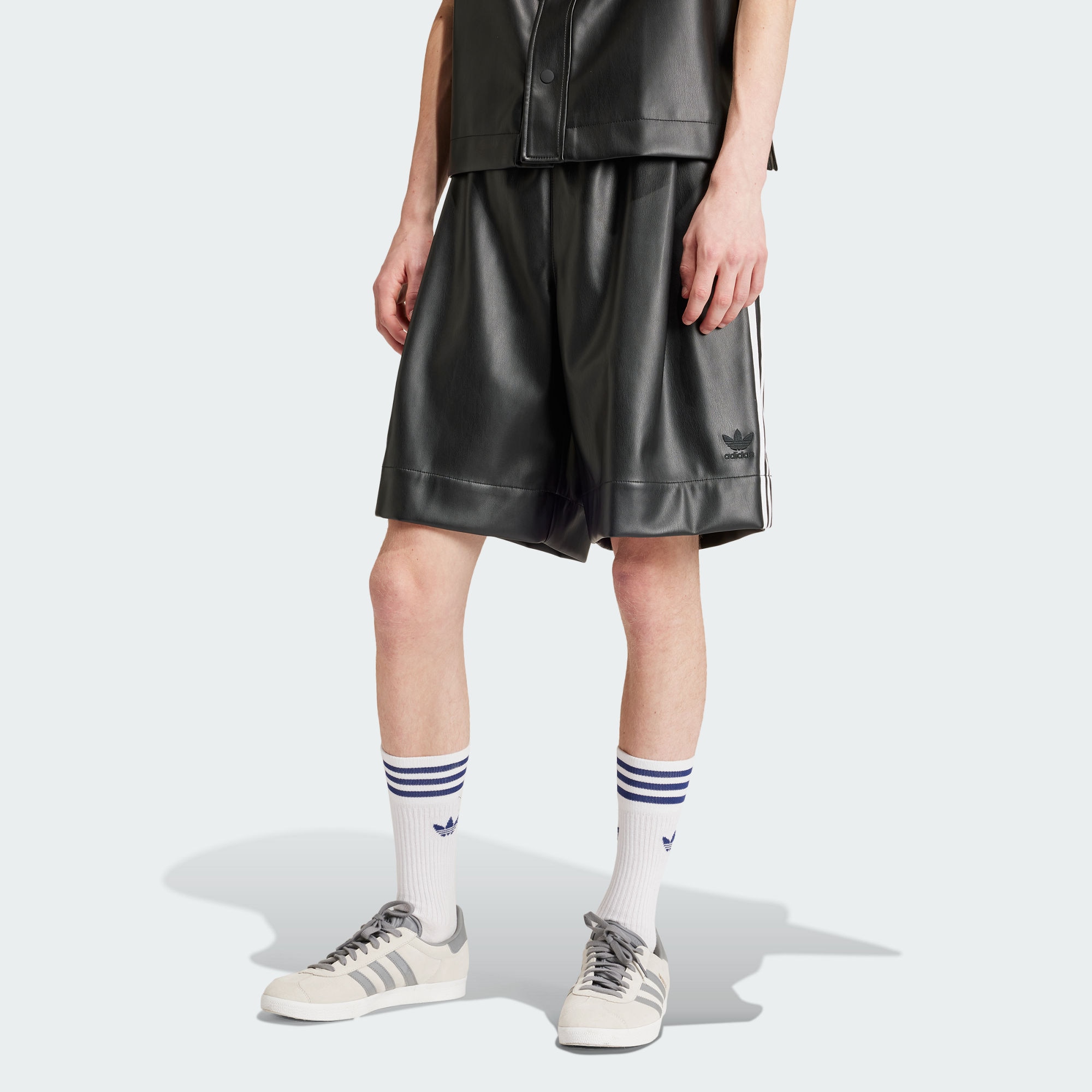 Мужские шорты adidas FAUX LEATHER ADICOLOR SHORTS