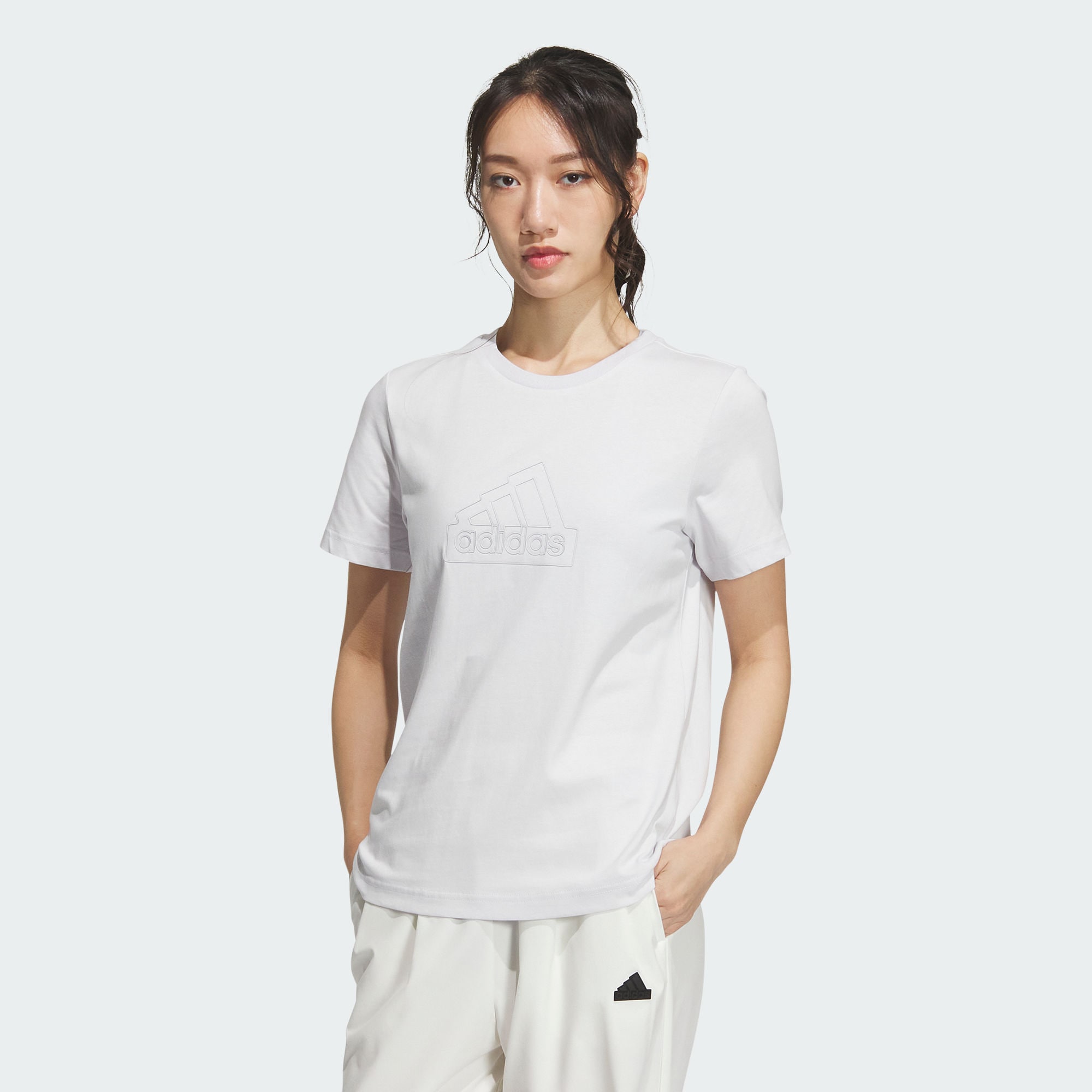 Женская футболка adidas SPORTSWEAR TEE IM8838