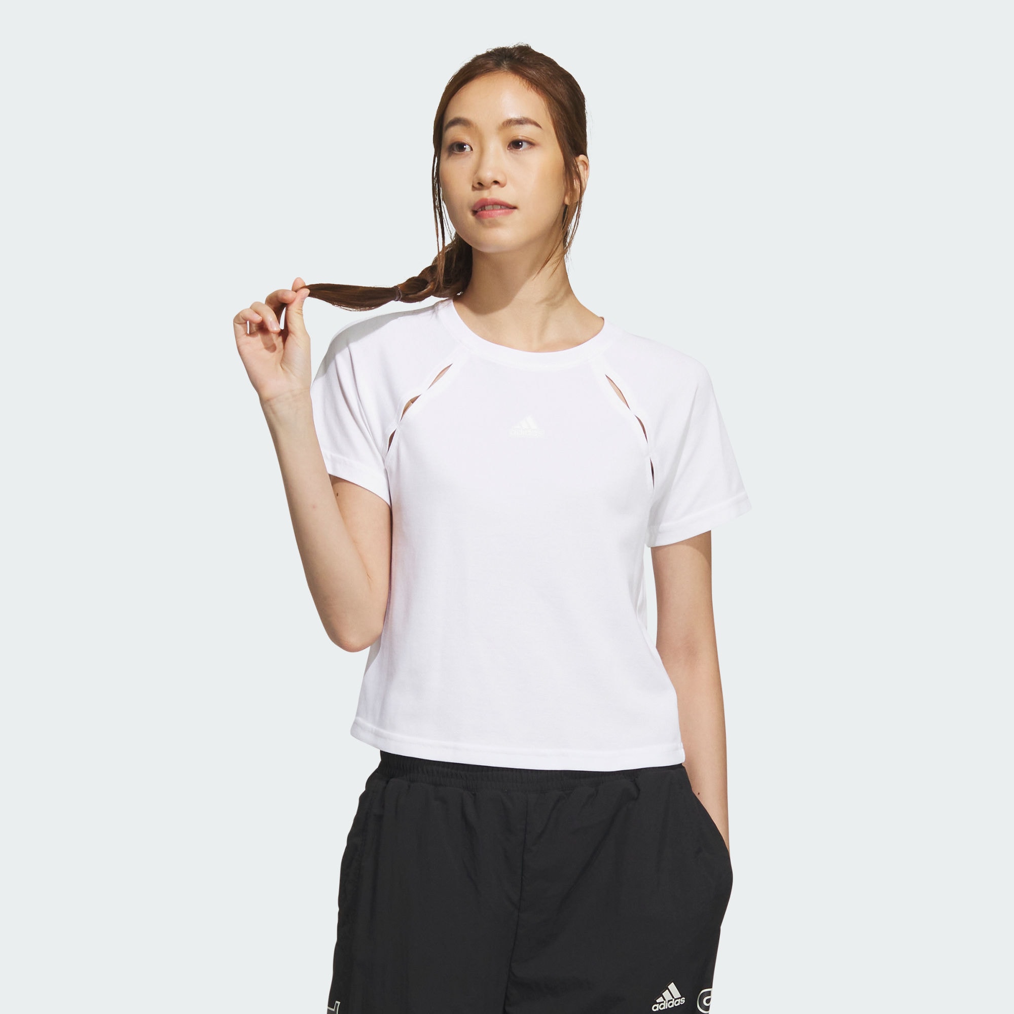 Женская футболка adidas SPORTSWEAR TEE белая