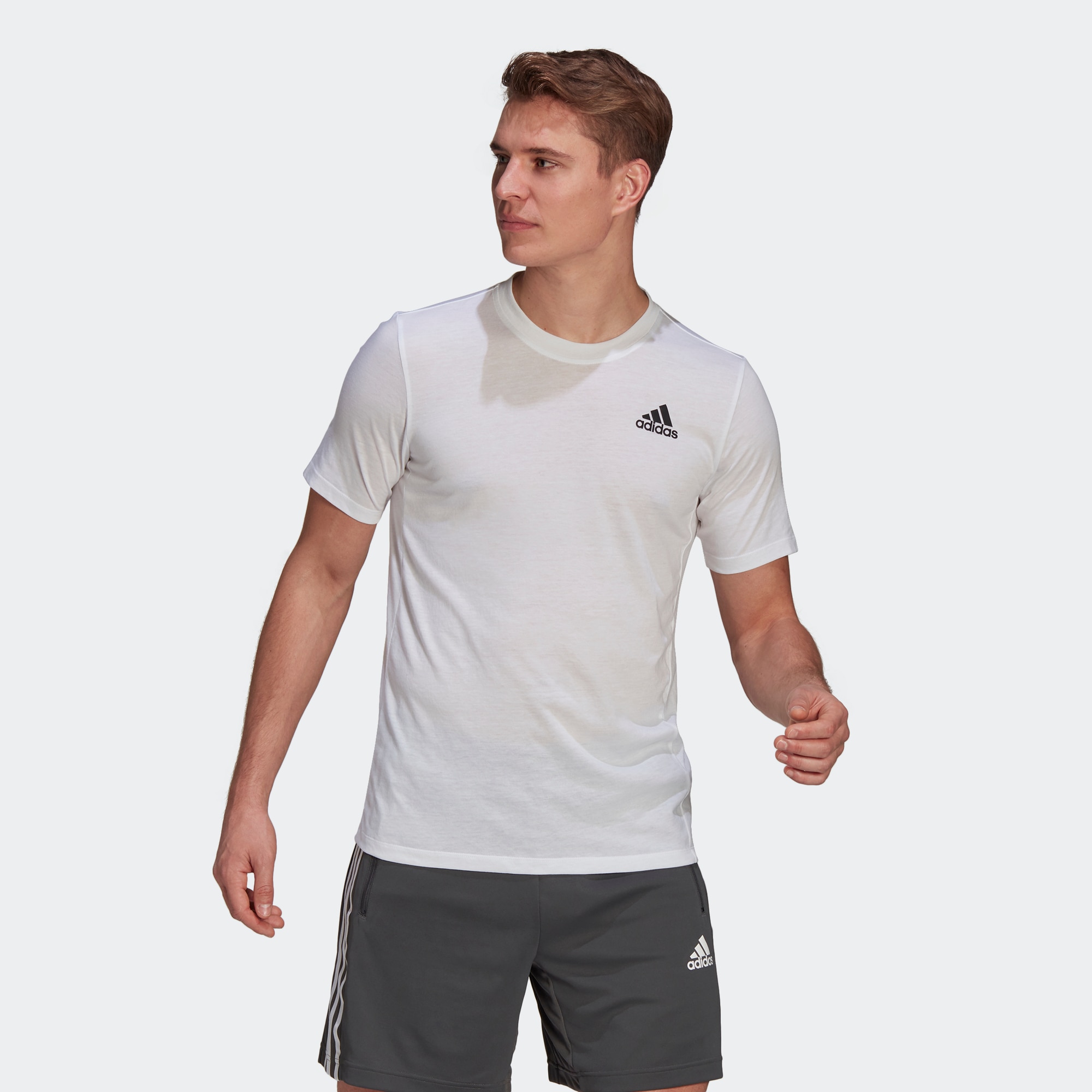 Мужская футболка adidas AEROREADY DESIGNED 2 MOVE TEE черно-белая