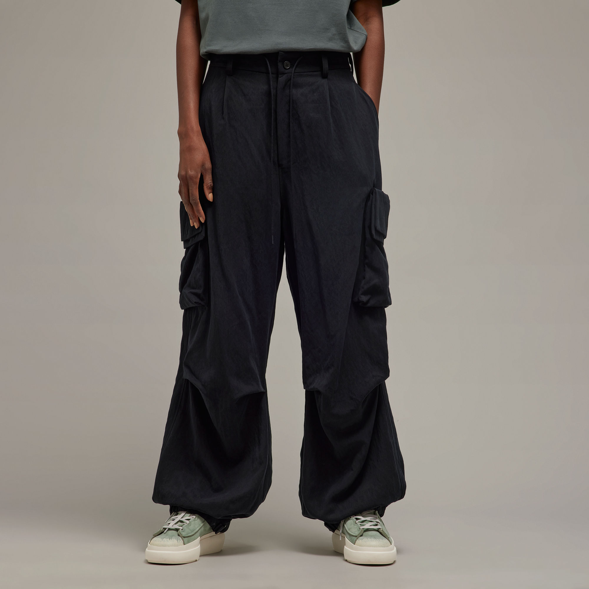 Женские брюки adidas CUFFED CARGO PANTS