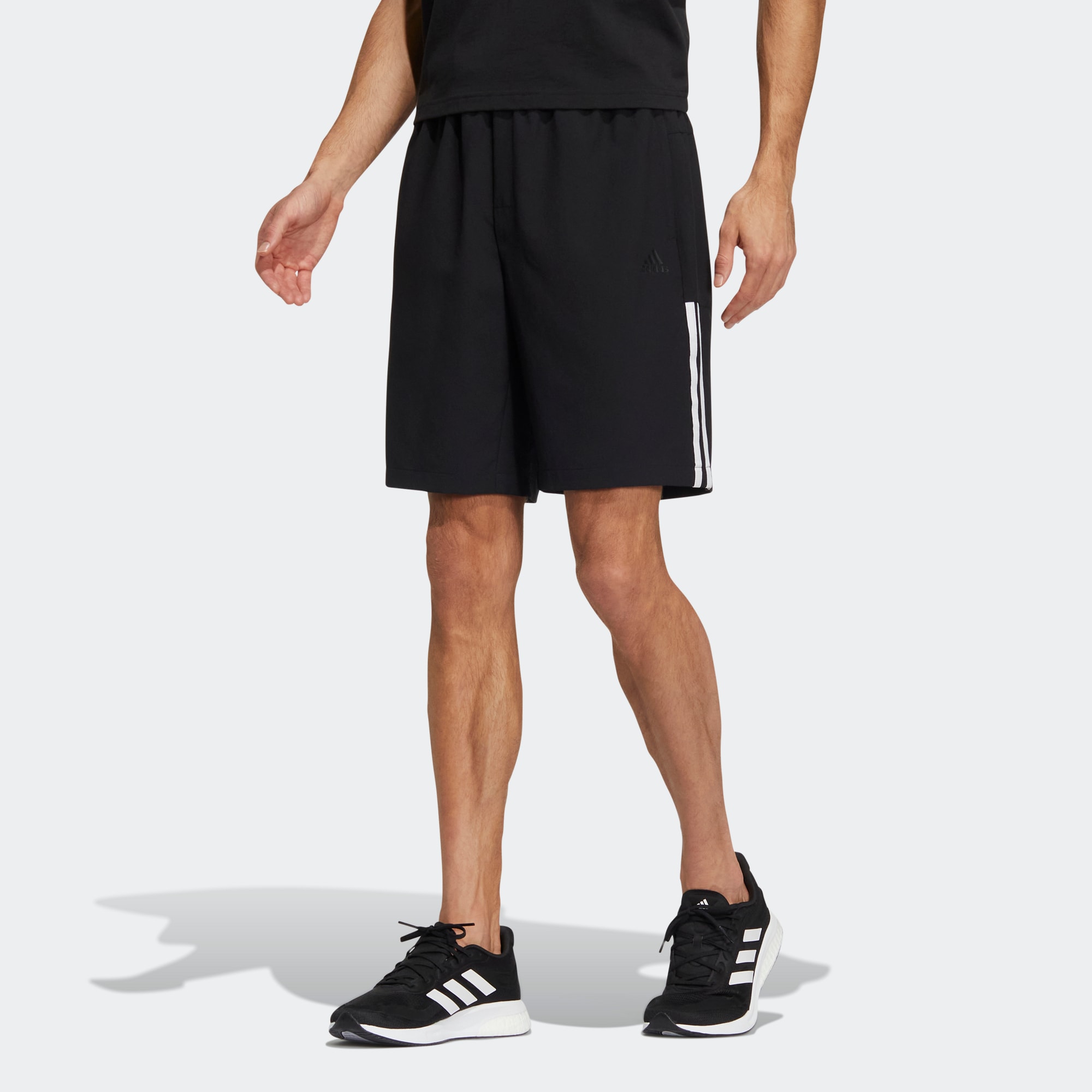 Мужские шорты adidas FUTURE ICON WOVEN SHORTS черно-белые