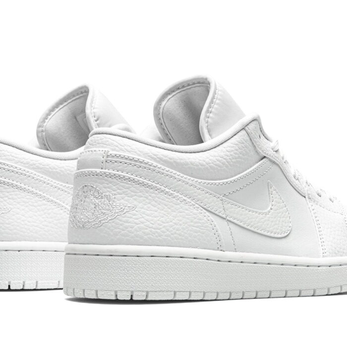 women's air jordan 1 low triple white