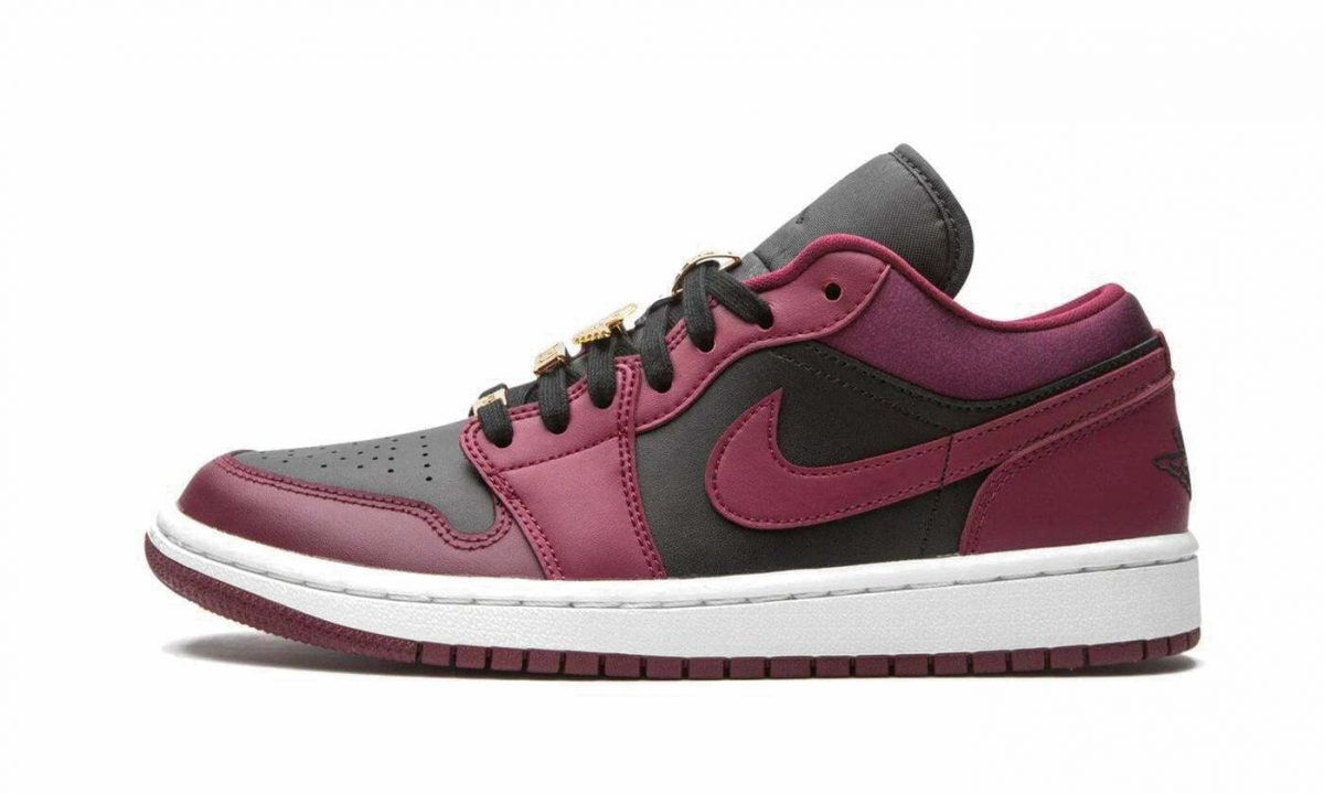 Кроссовки Nike Air Jordan 1 Low Dark Beetroot Black фотография