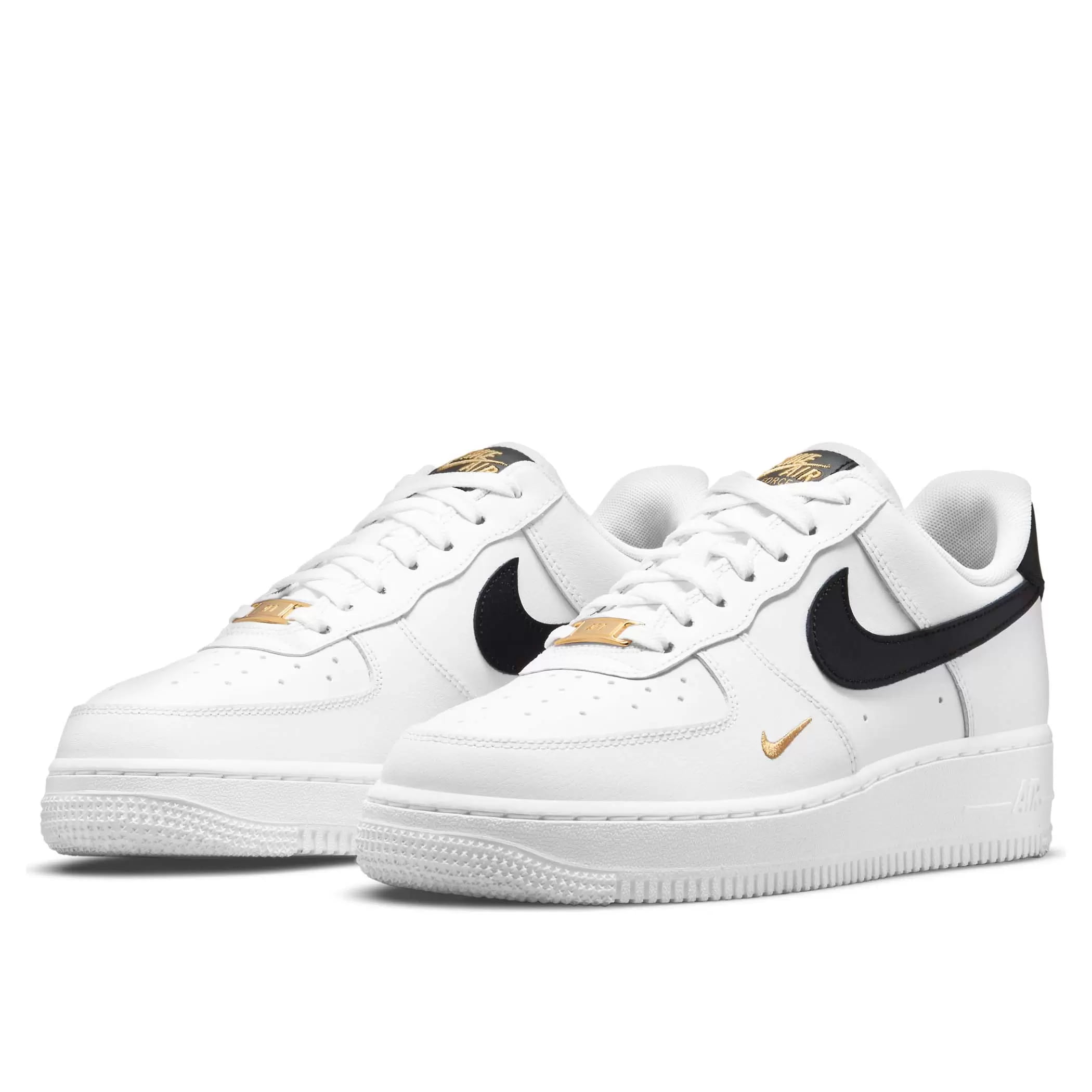 nike white & black air force 1 07 essential trainers