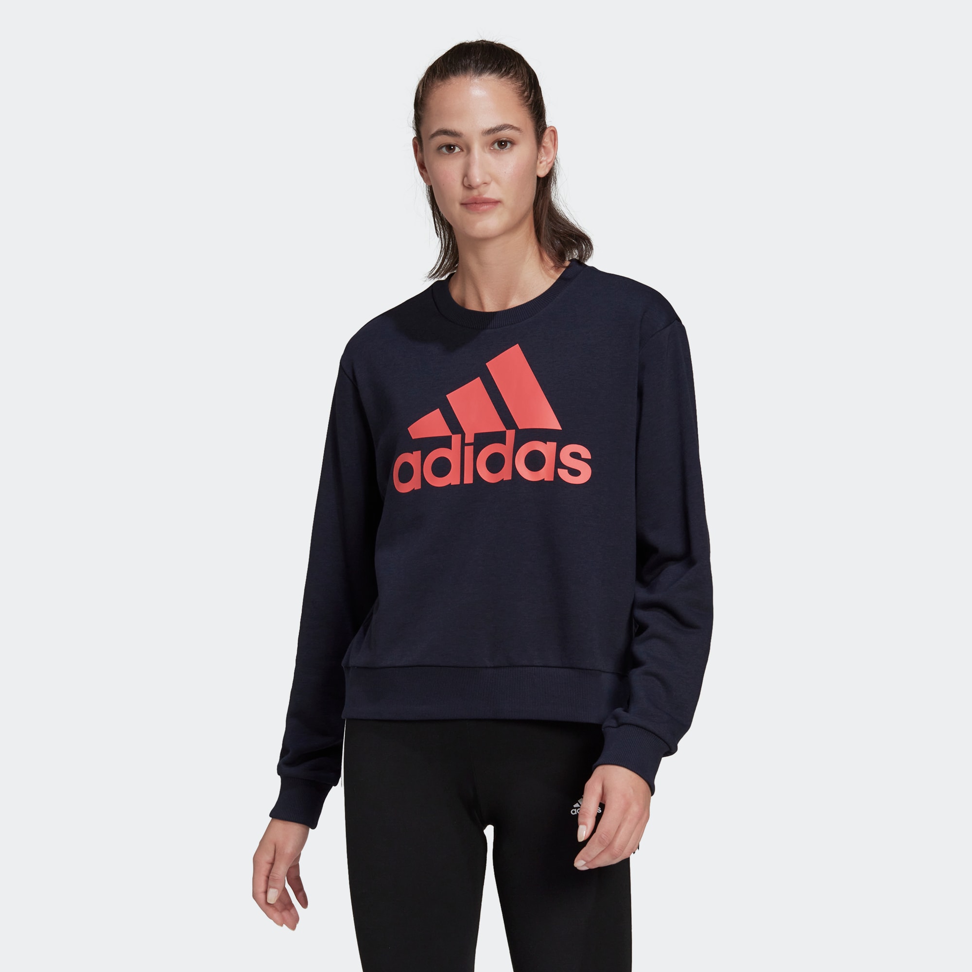 Adidas essentials outlet logo