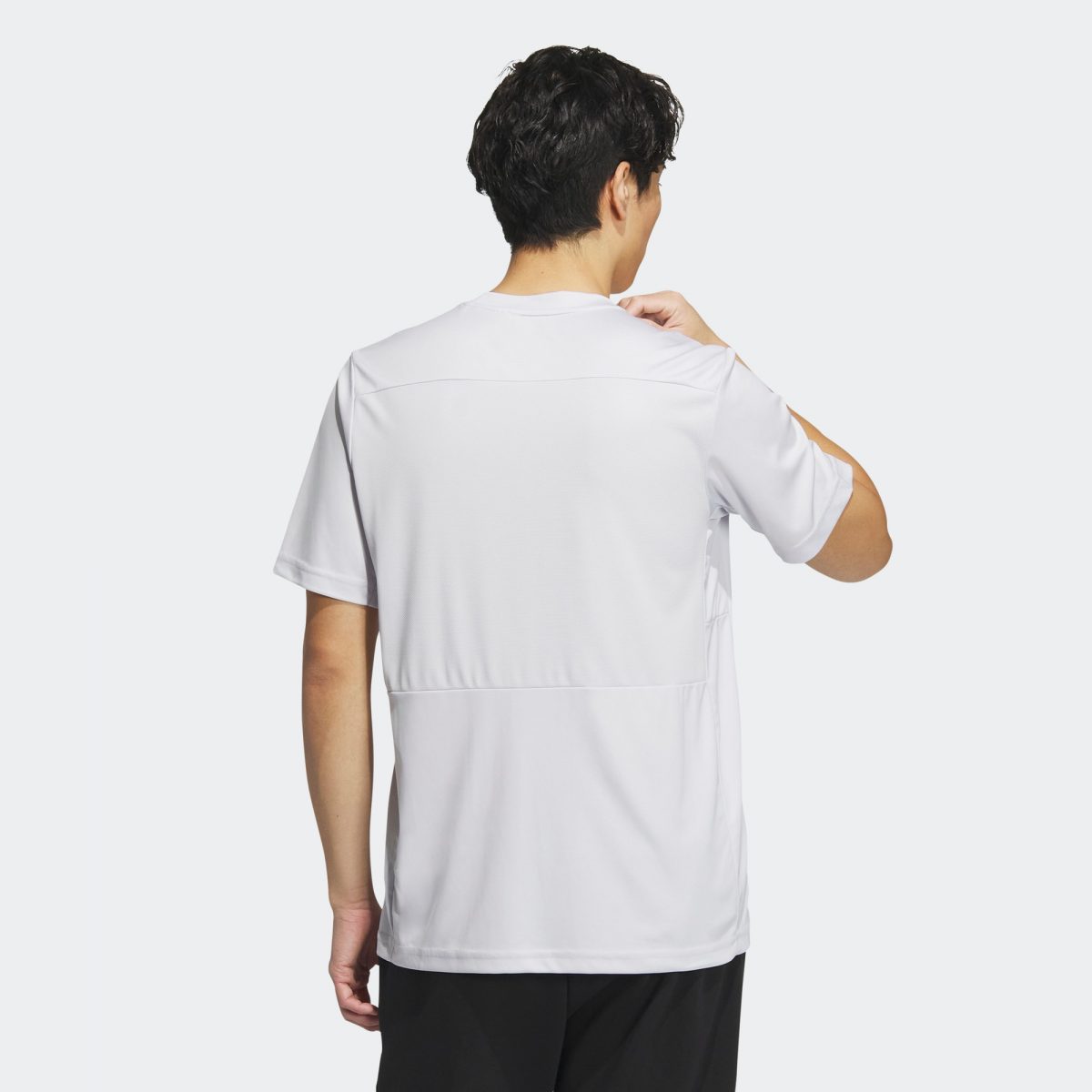 Мужская футболка adidas SHORT SLEEVE LOGO TECH TEE фотография