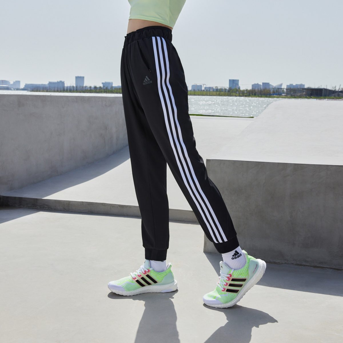 Женские брюки adidas 3-STRIPES ANKLE PANTS фотография