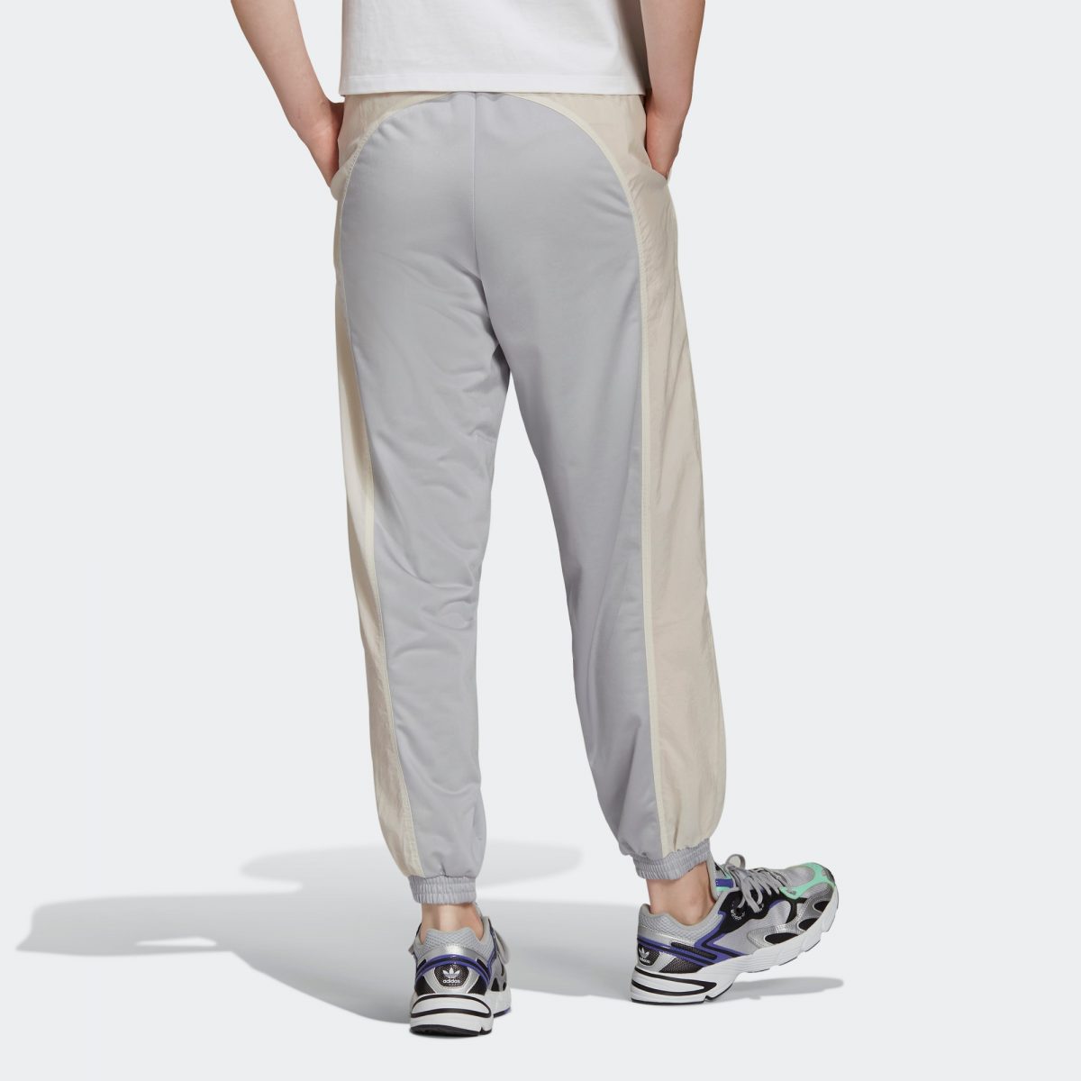 Adidas hotsell adicolor pants