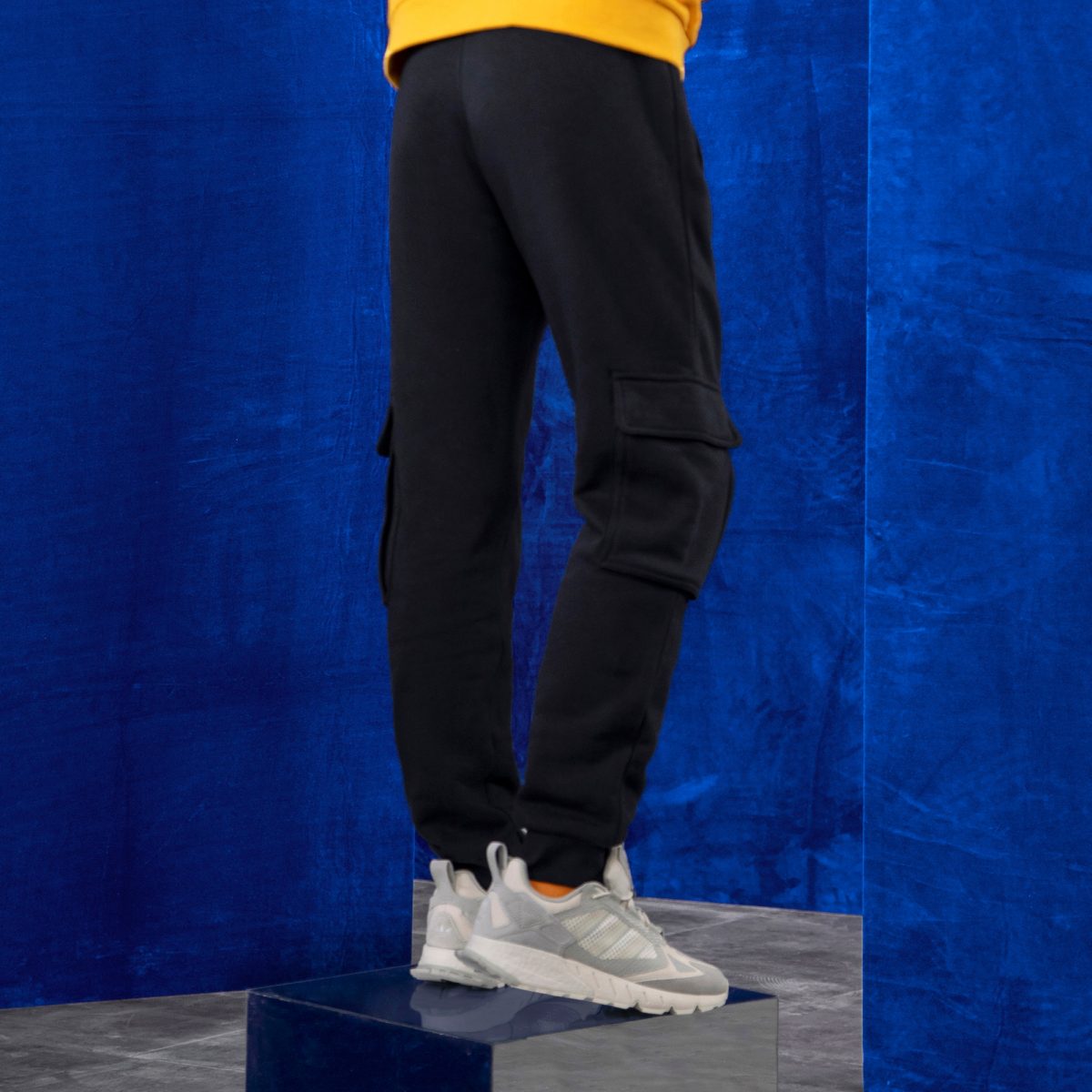 Мужские брюки adidas ADICOLOR ESSENTIALS TREFOIL фотография