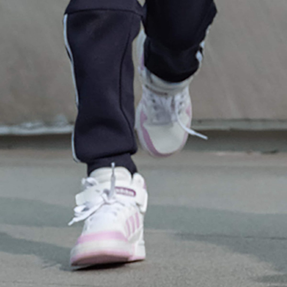 Детские кроссовки adidas POSTMOVE MID SHOES фото