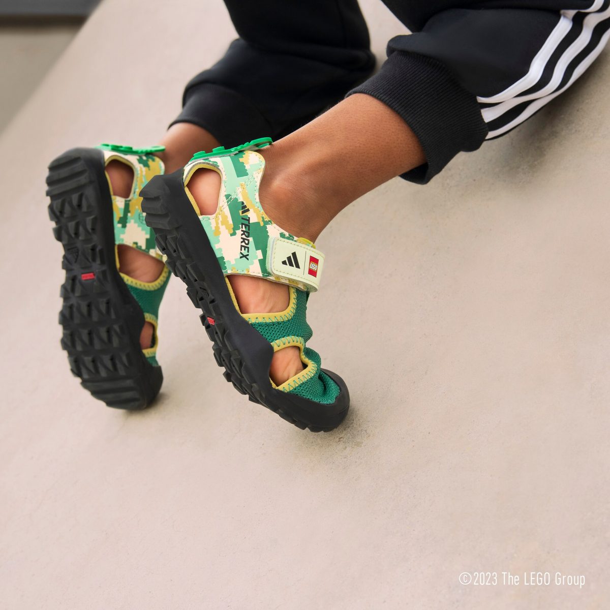 Детские сандалии adidas LEGO® CAPTAIN TOEY SANDALS фото