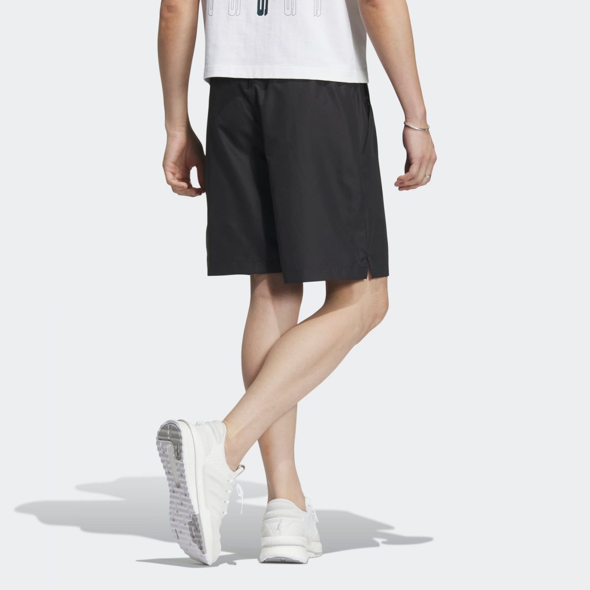 Мужские шорты adidas TECH UTILITY WOVEN SHORTS фотография