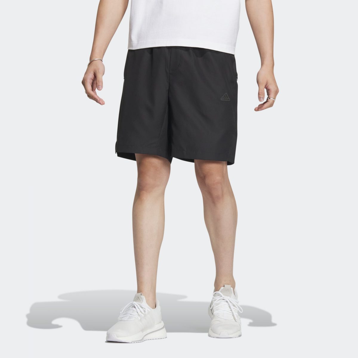 Мужские шорты adidas TECH UTILITY WOVEN SHORTS фото