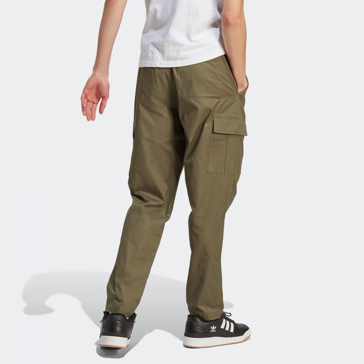 Мужские брюки adidas ENJOY CARGO PANTS фотография