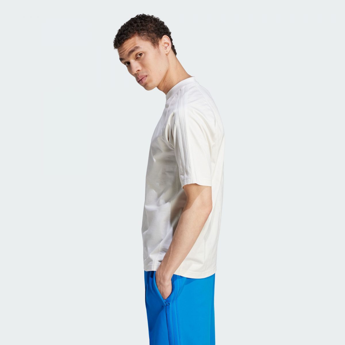 Мужская футболка adidas BLUE VERSION SHORT SLEEVE TEE фотография