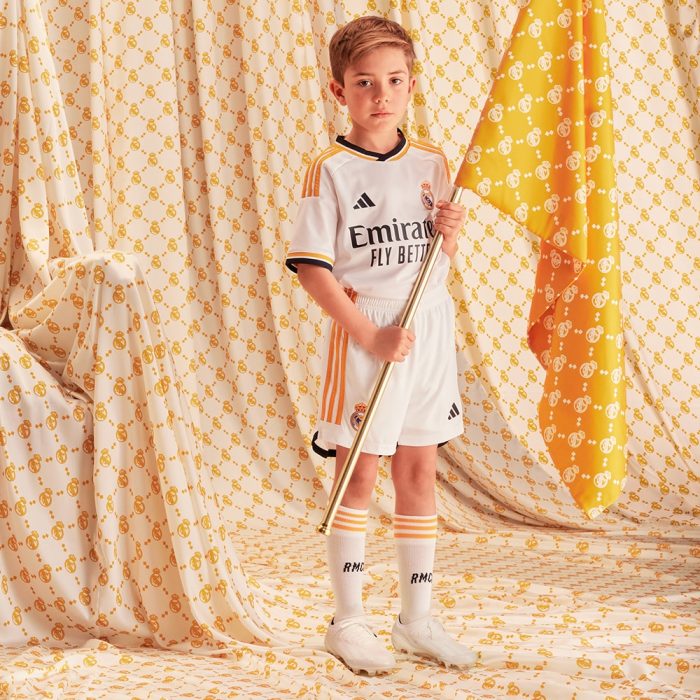 Детские шорты adidas REAL MADRID 23/24 HOME SHORTS