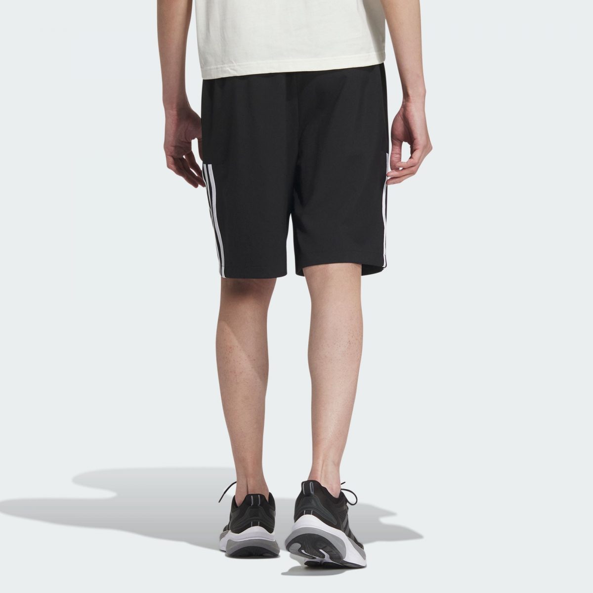 Мужские шорты adidas FUTURE ICONS WOVEN SHORTS фотография