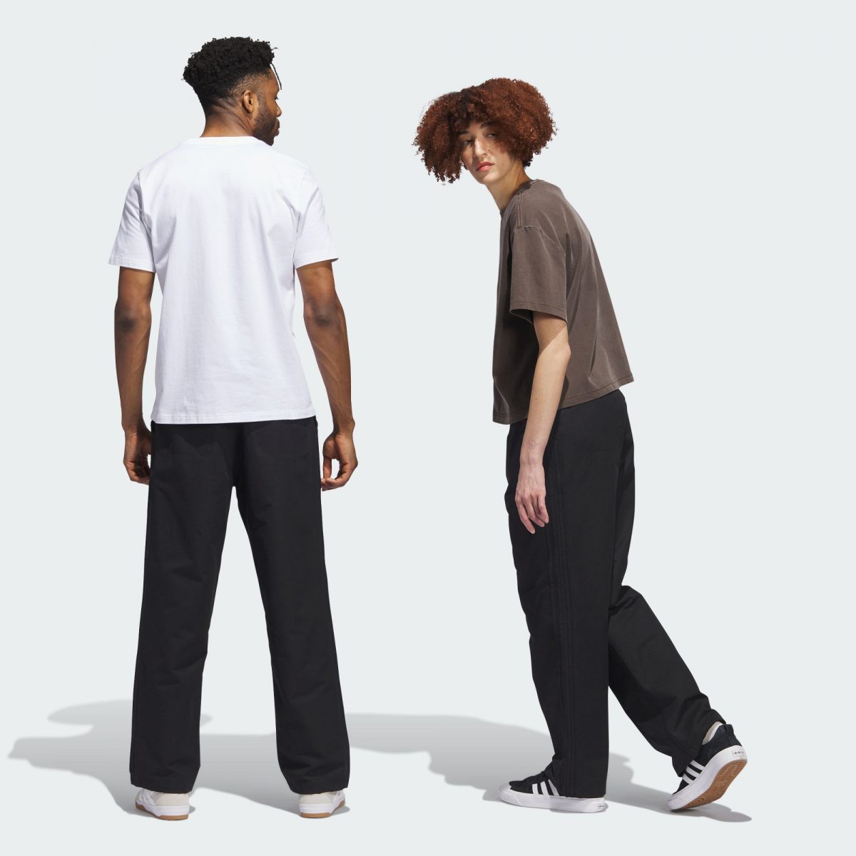Мужские брюки adidas 3-STRIPES SKATE CHINO PANTS фотография