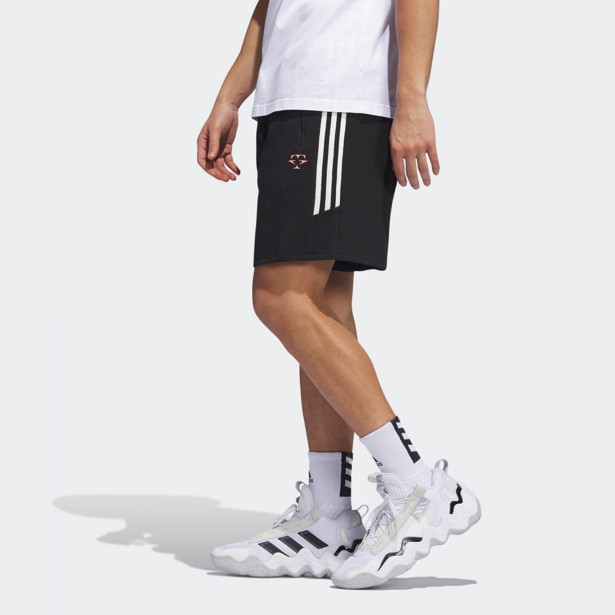 Мужские шорты adidas TRAE WINTERIZED SHORTS фотография