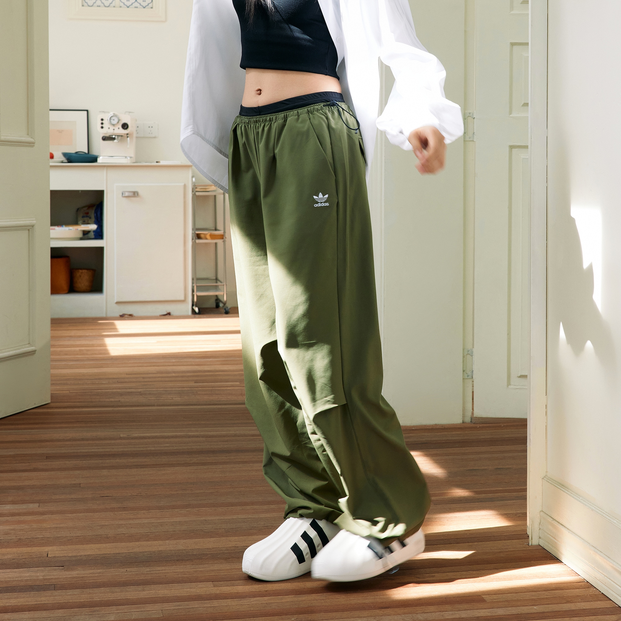 

Женские брюки adidas OVERSIZED PANTS, Многоцветный