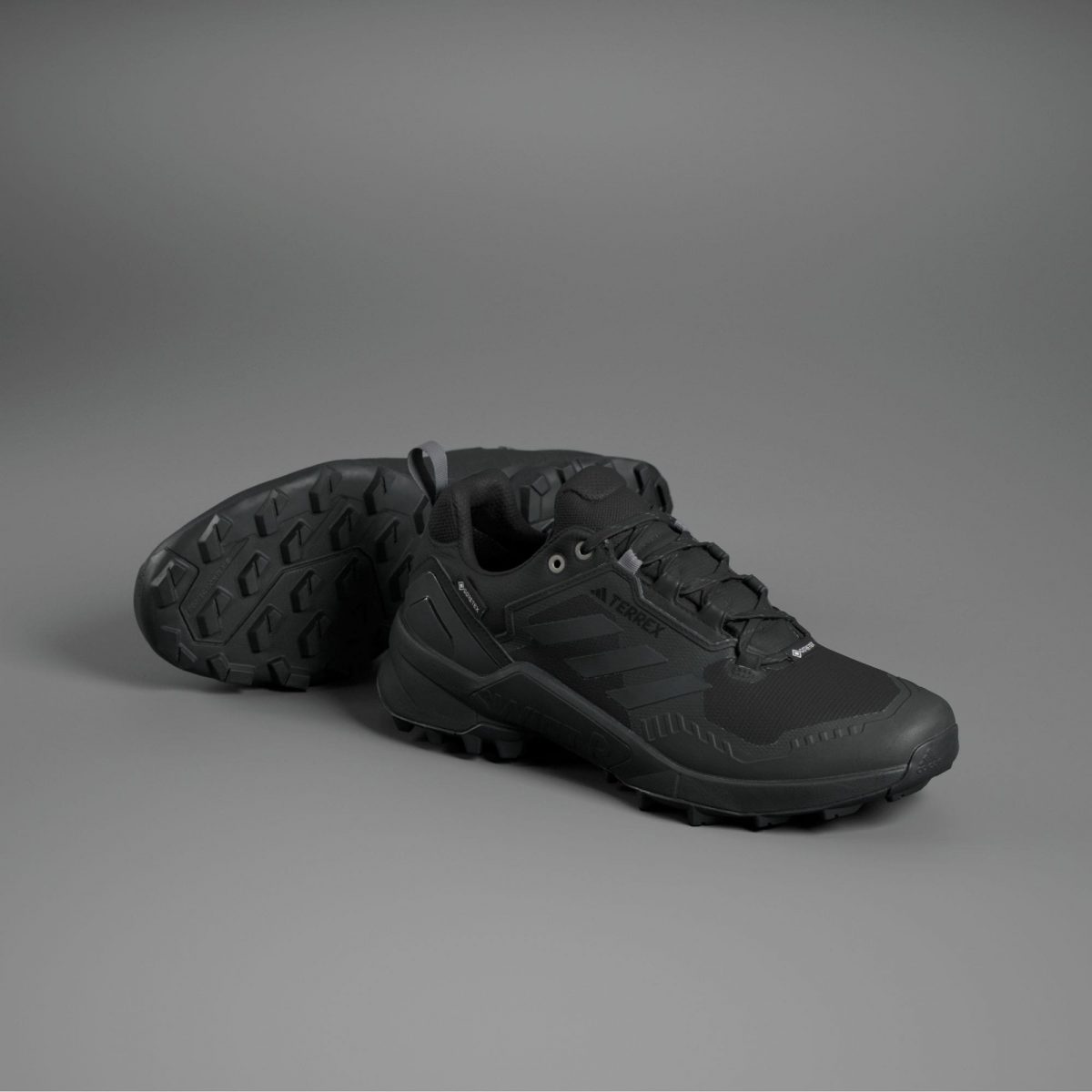 Мужские кроссовки adidas SWIFT R3 GORE-TEX HIKING SHOES фото