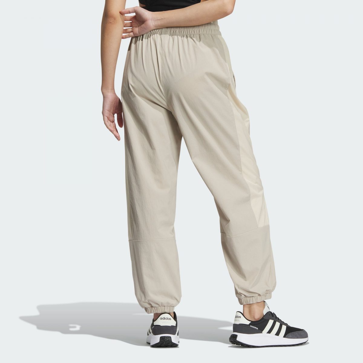 Женская спортивная одежда adidas SPORTSWEAR WOVEN PANTS фотография