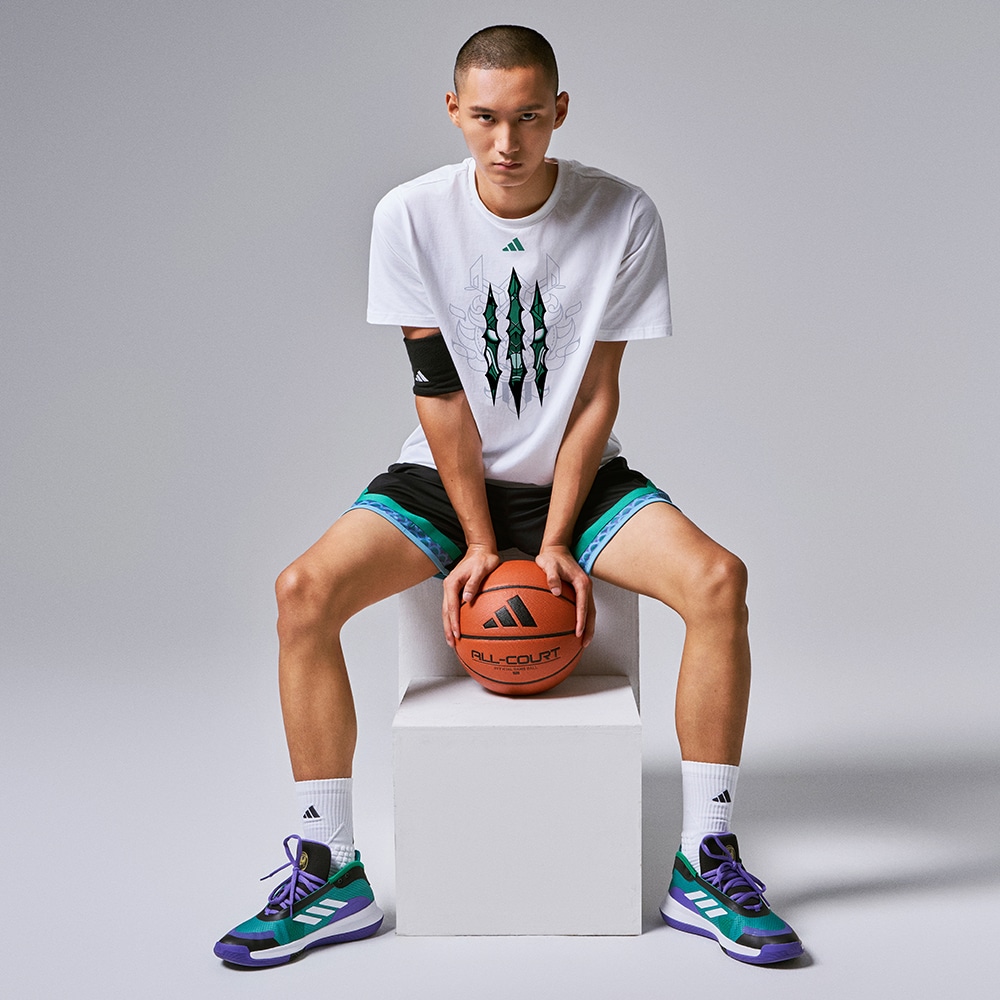 Кроссовки adidas BOUNCE LEGENDS LOW BASKETBALL фотография