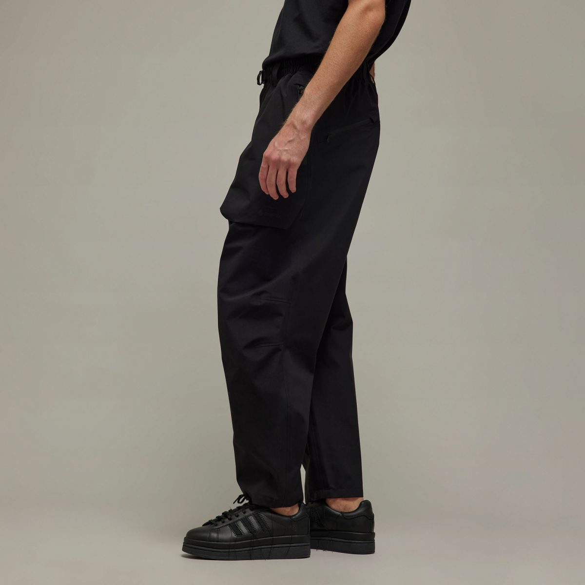 Мужские брюки adidas GRAPHIC HARD SHELL PANTS фотография