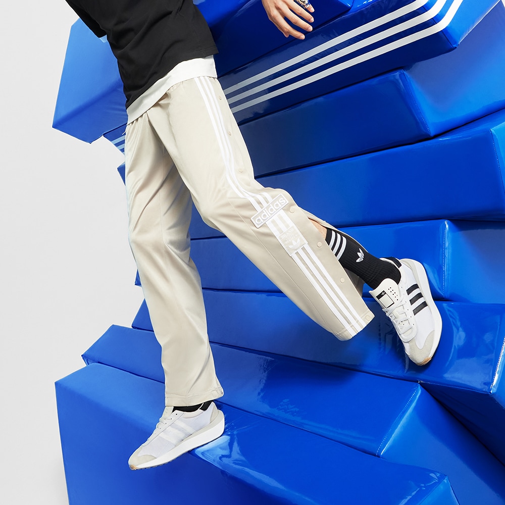 Мужские брюки adidas ADICOLOR CLASSICS ADIBREAK фото