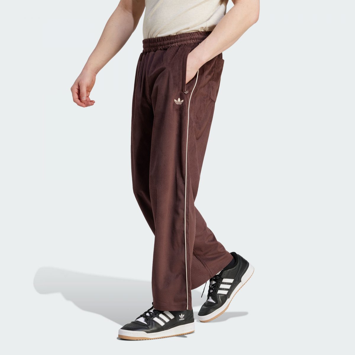 Мужские брюки adidas ADICOLOR SEASONAL CORDUROY PANTS фото