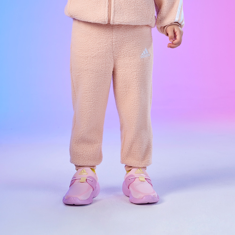 Детская кепка adidas FUTURE ICONS SHERPA JOGGER фотография