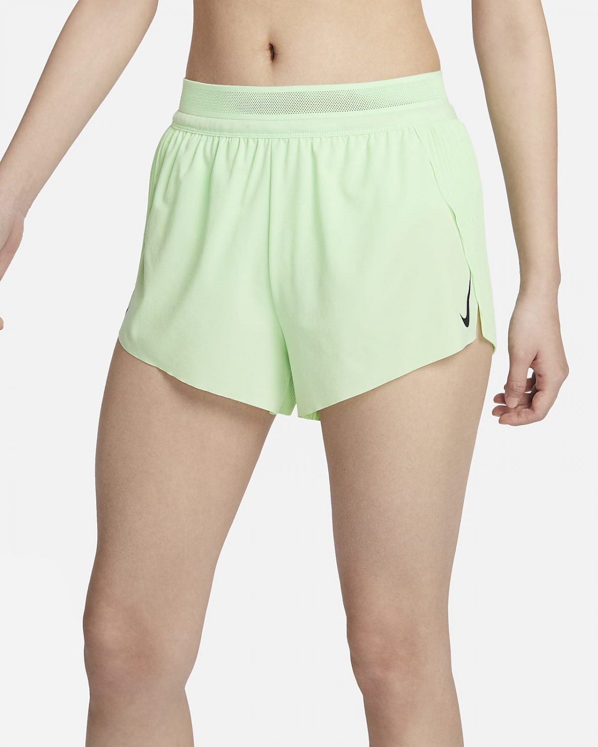 Женские шорты Nike AeroSwift фотография